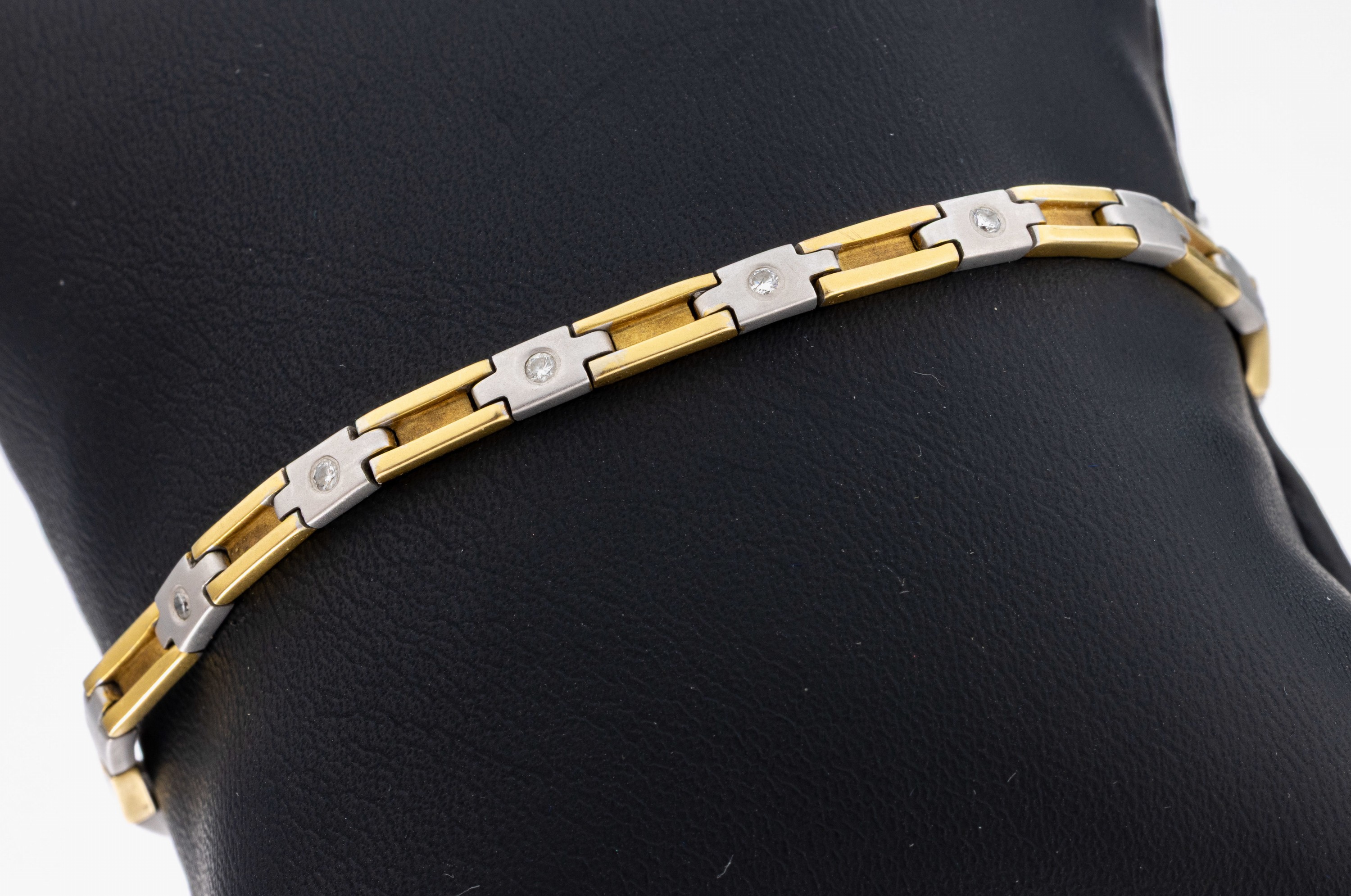Image 27012823 - 18 kt Gold Brillant-Armband, GG/WG 750/000 sat., 5 Brillanten zus. ca. 0.10 ct ...