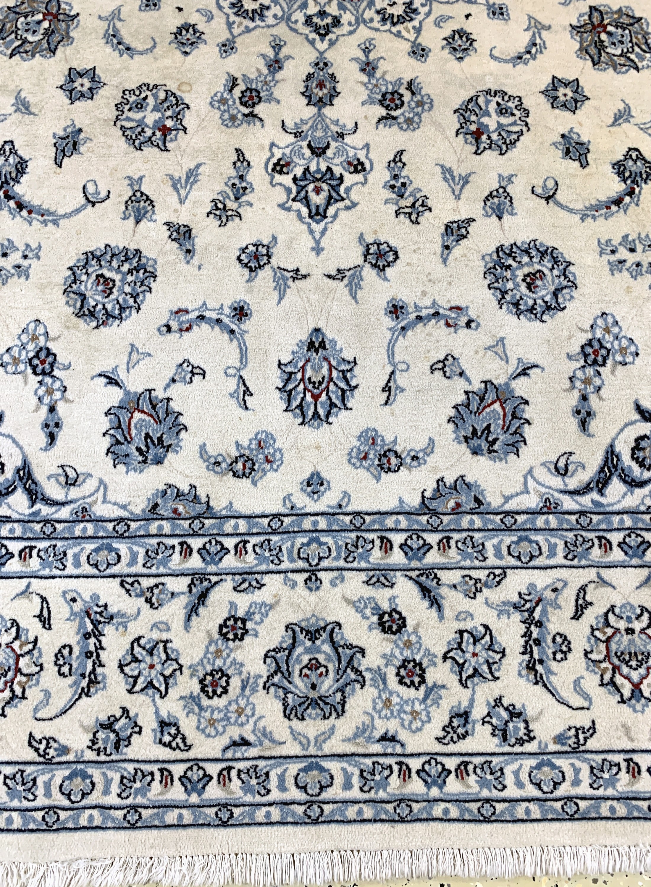 Detail b: Nain fein(9 La), Persien, Ende 20.Jhd, Korkwolle mit Seide, ca. 263 x 222 cm, Reinigungsbedürftig, EHZ: 2