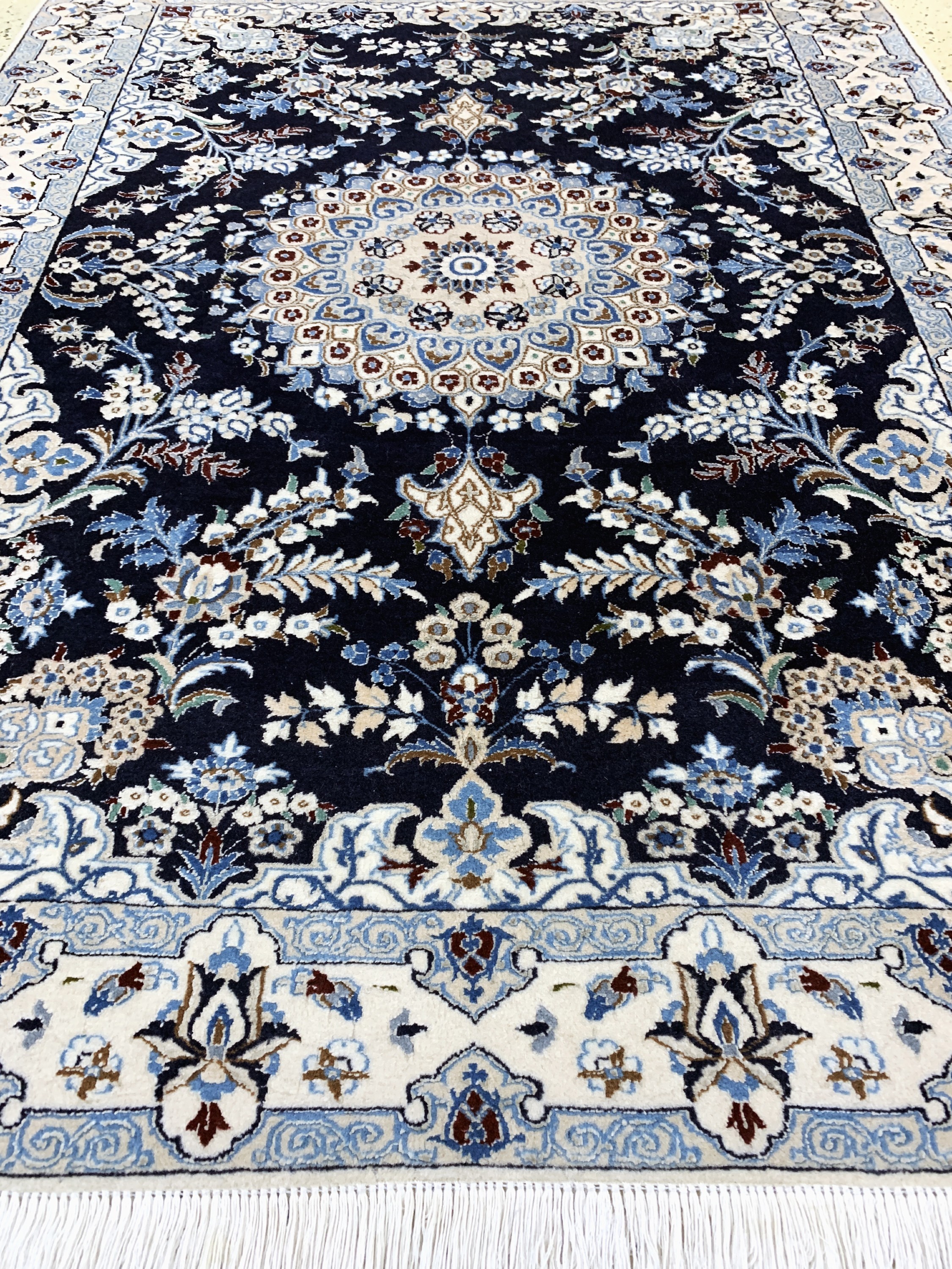 Detail d: Nain fein(6 La), Persien, Ende 20.Jhd, Korkwolle mit Seide, ca. 128 x 97 cm, ca. 1,0 Mio. Kn/qm, EHZ: 2