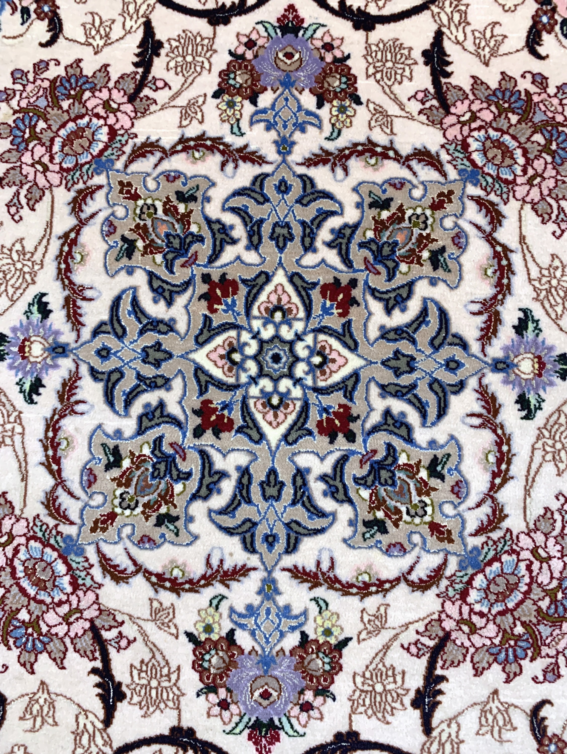 Detail b: Esfahan fein, Persien, Ende 20.Jhd, Korkwolle mit und auf Seide, ca. 122 x 84 cm, ca. 1,0 Mio. Kn/qm, EHZ: 2