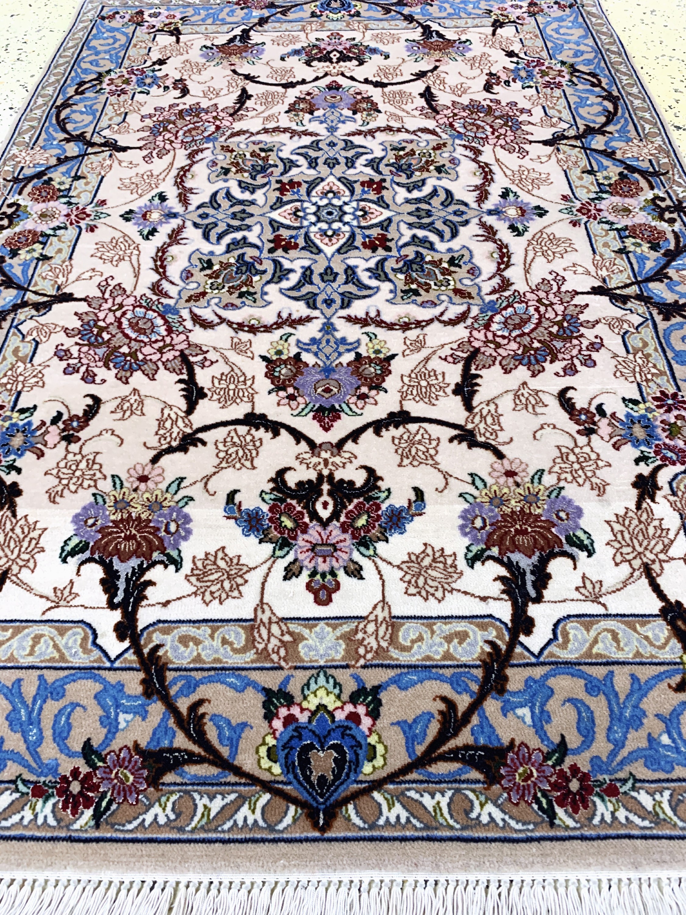 Detail d: Esfahan fein, Persien, Ende 20.Jhd, Korkwolle mit und auf Seide, ca. 122 x 84 cm, ca. 1,0 Mio. Kn/qm, EHZ: 2