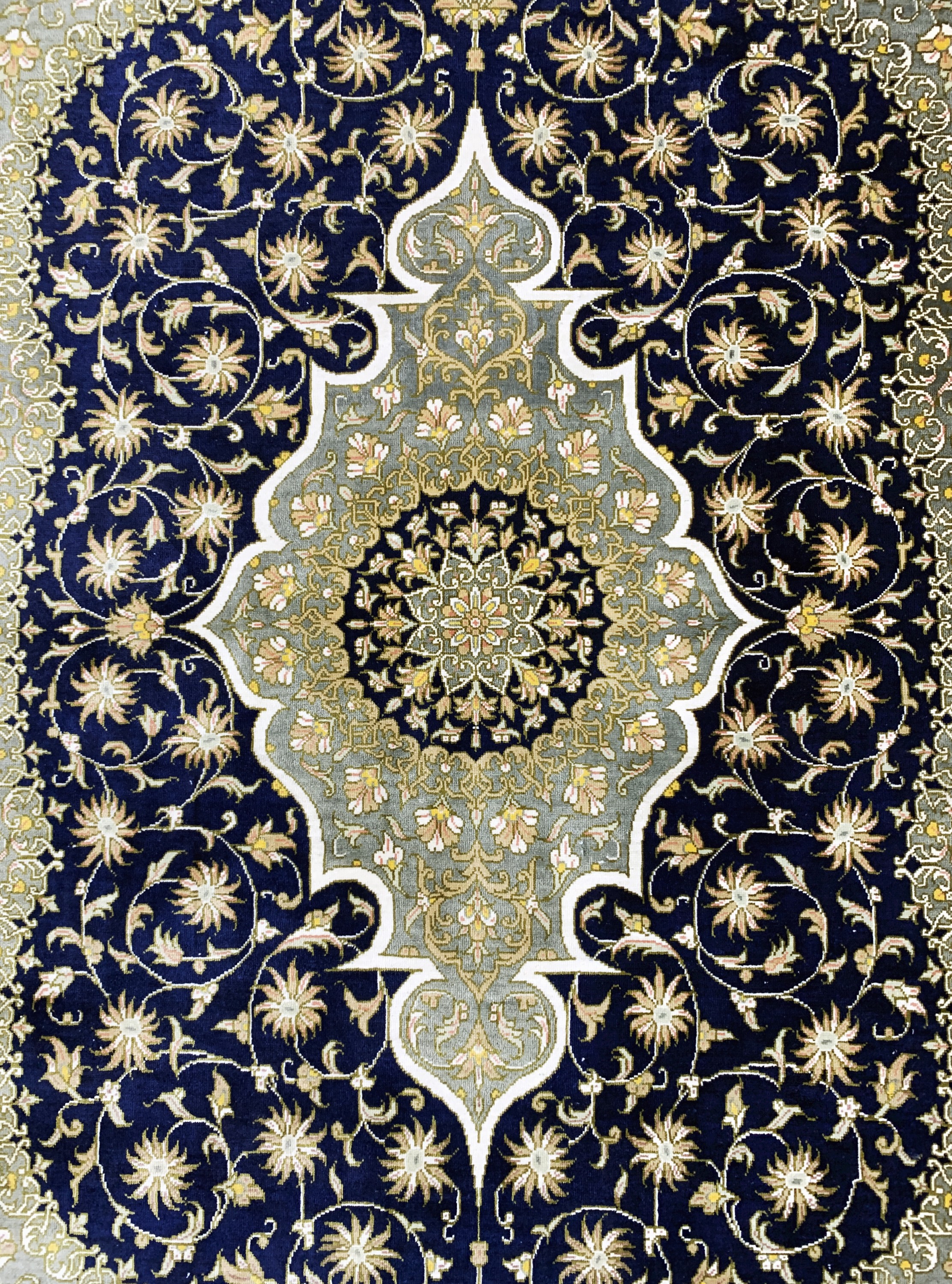 Detail b: Ghom Seide fein signiert, Persien, Ende 20.Jhd, reine Naturseide, ca. 120 x 77 cm, ca.1,0 Mio. Kn/qm, EHZ: 2