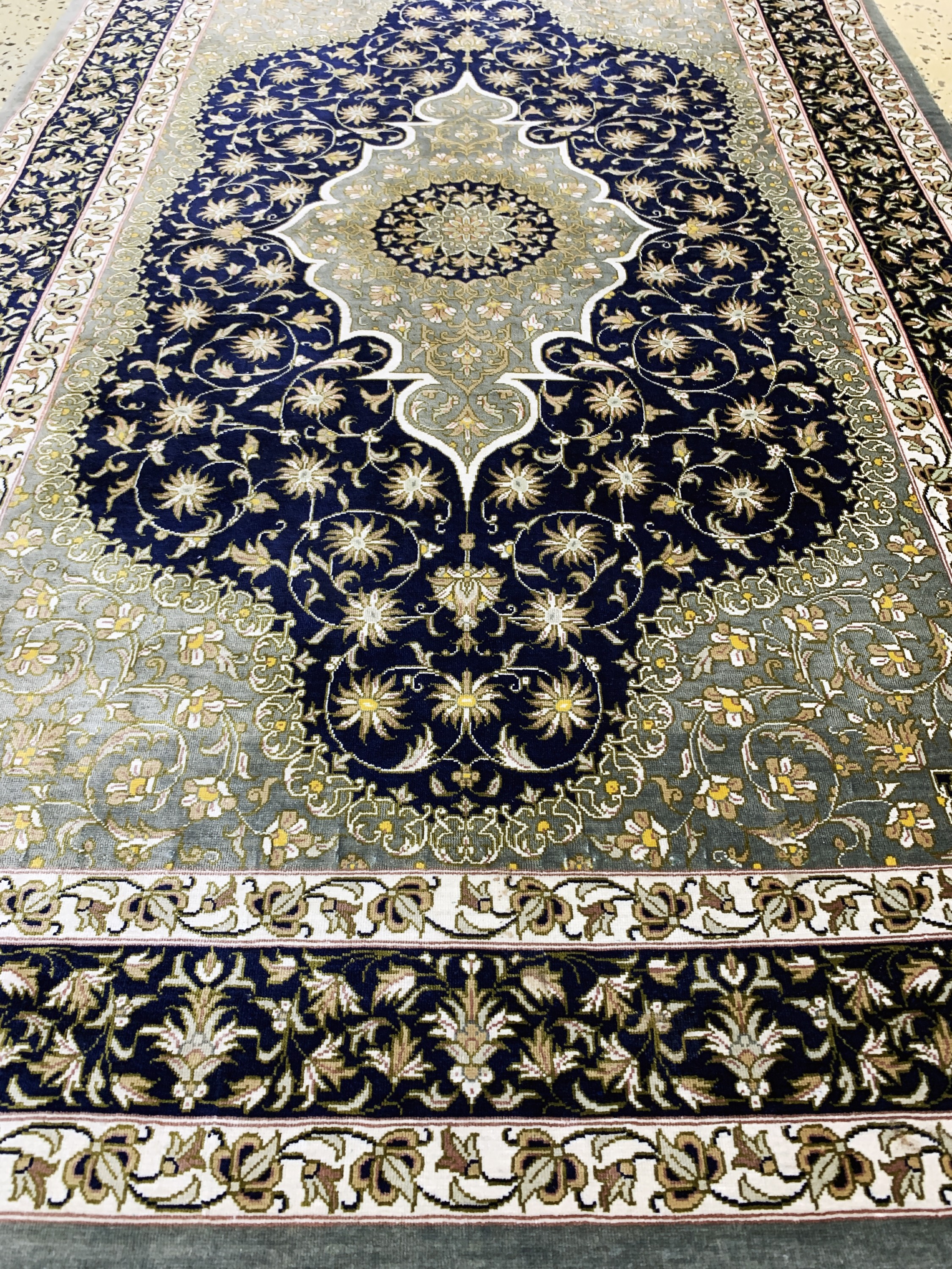 Detail d: Ghom Seide fein signiert, Persien, Ende 20.Jhd, reine Naturseide, ca. 120 x 77 cm, ca.1,0 Mio. Kn/qm, EHZ: 2