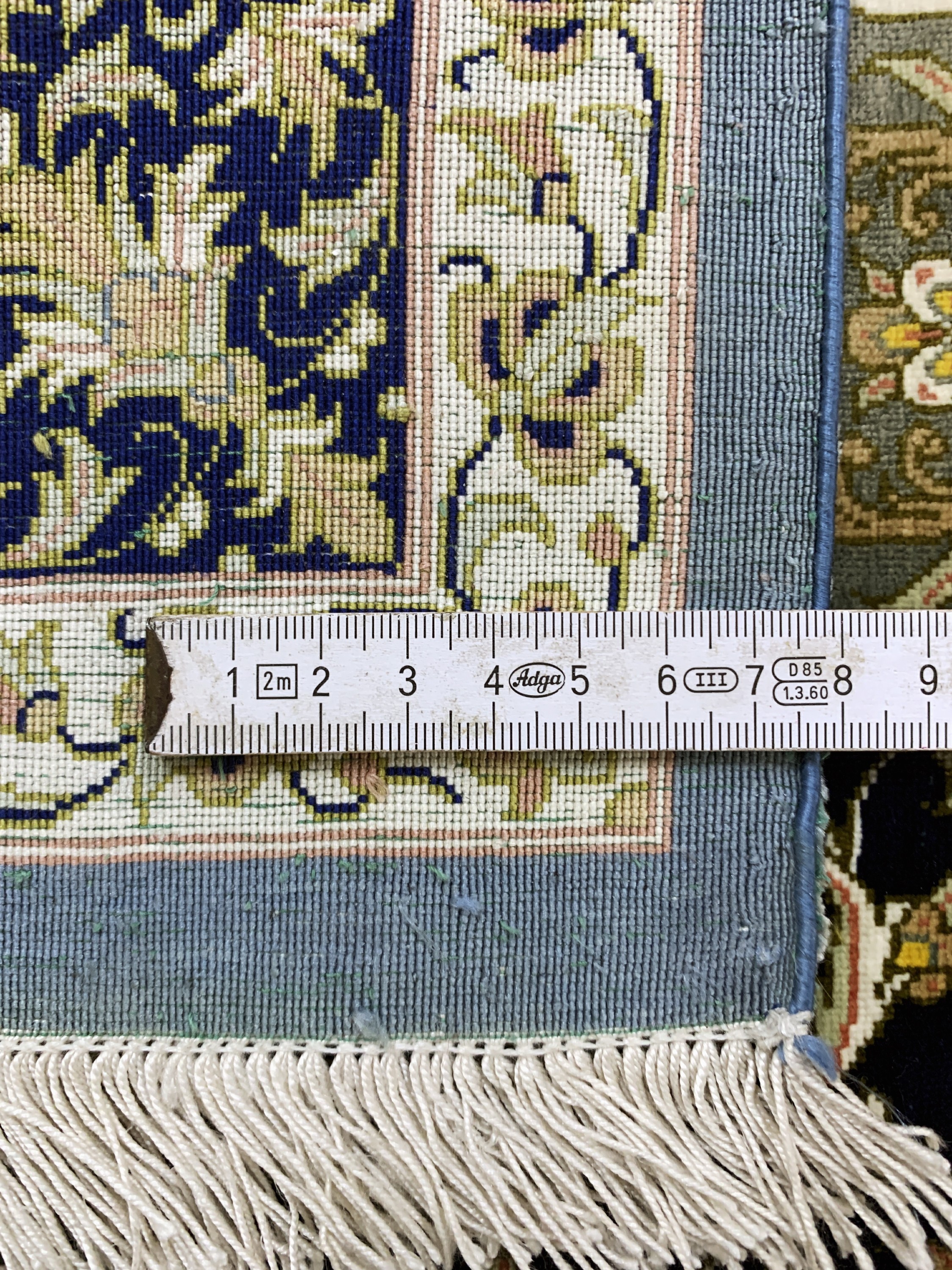 Detail e: Ghom Seide fein signiert, Persien, Ende 20.Jhd, reine Naturseide, ca. 120 x 77 cm, ca.1,0 Mio. Kn/qm, EHZ: 2