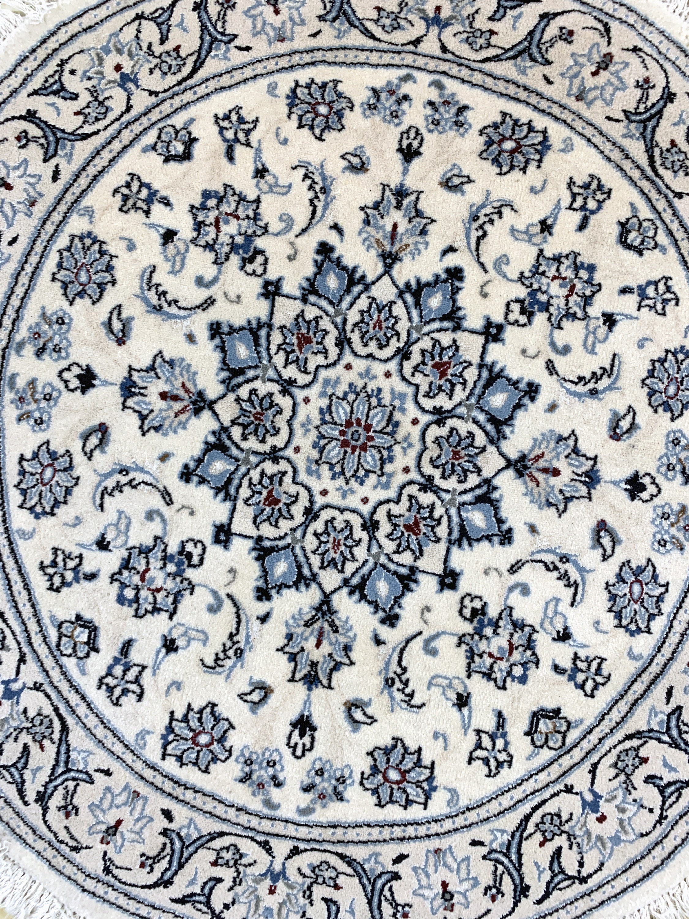 Detail a: 2 Lots Nain fein(9 La), Persien, Ende 20.Jhd, Korkwolle mit Seide, durchmsßer: ca. 110 cm, Reinigungsbedürftig, EHZ: 2.