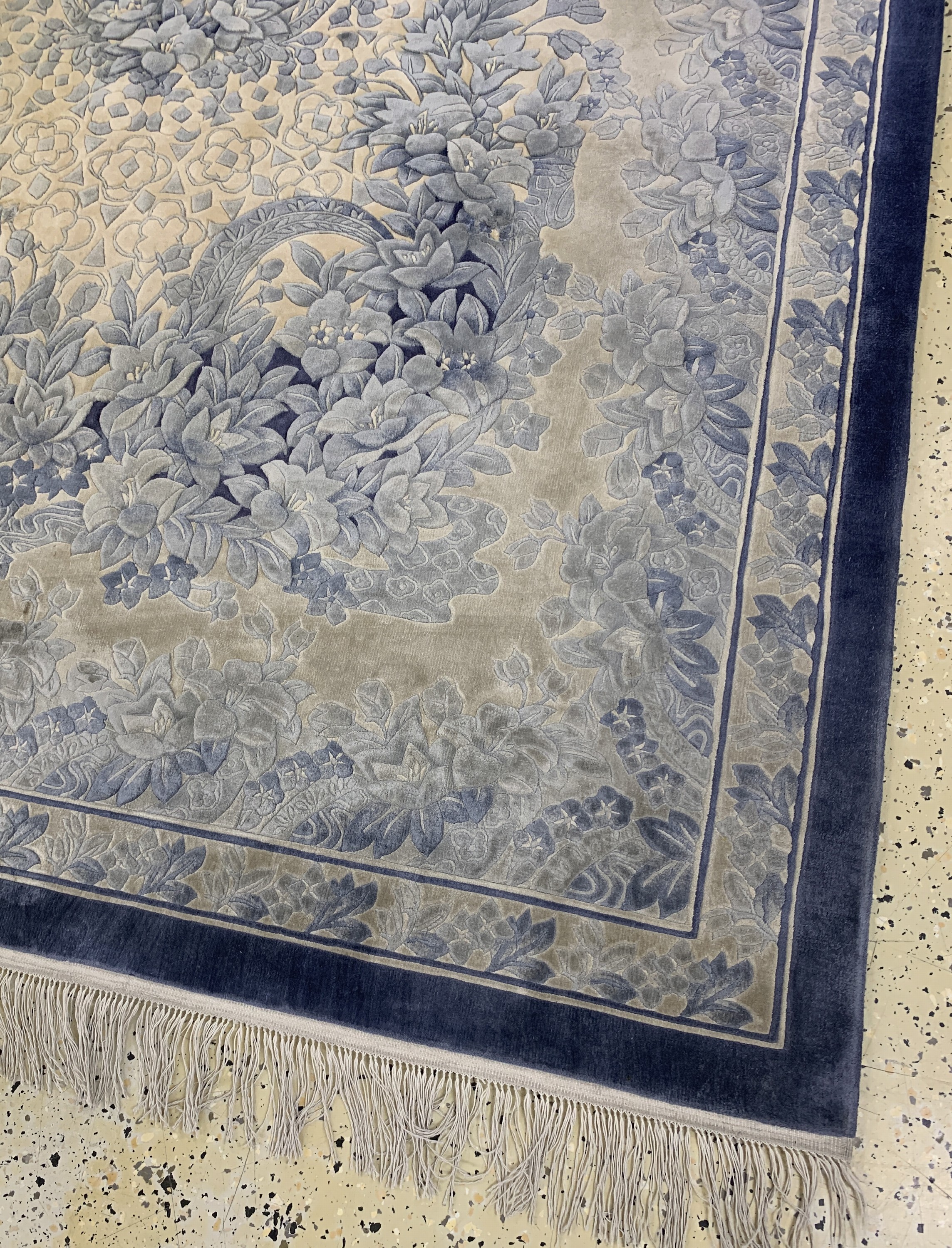 Detail d: Seidenteppich, China, Ende 20.Jhd, reine Naturseide, ca. 240 x 170 cm, EHZ: 2