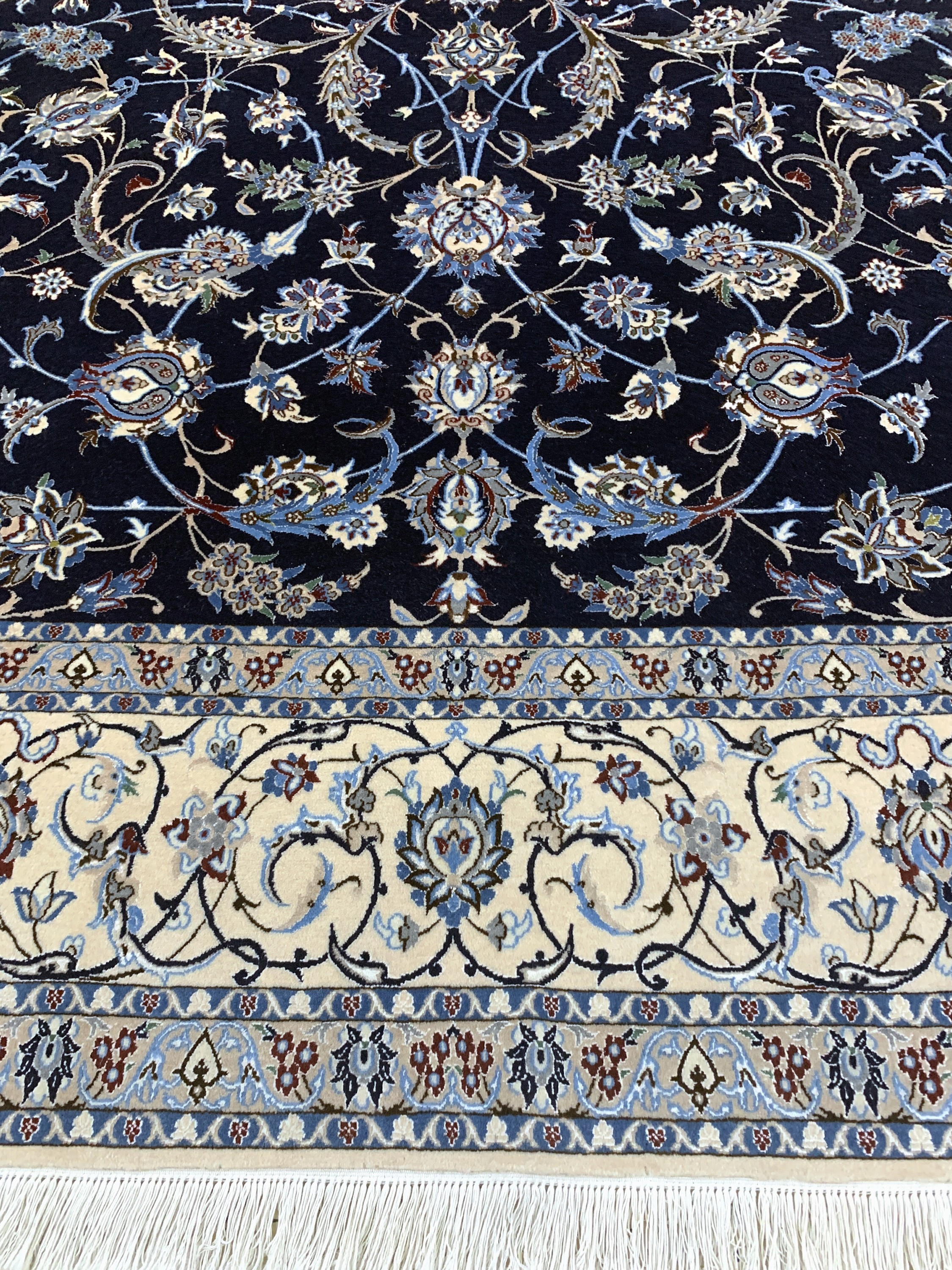 Detail c: Nain fein(6 La), Persien, Ende 20.Jhd, Korkwolle mit Seide, ca. 255 x 197 cm, ca. 1,0Mio. Kn/qm, minimale Mottenfraß am Rand, EHZ: 2