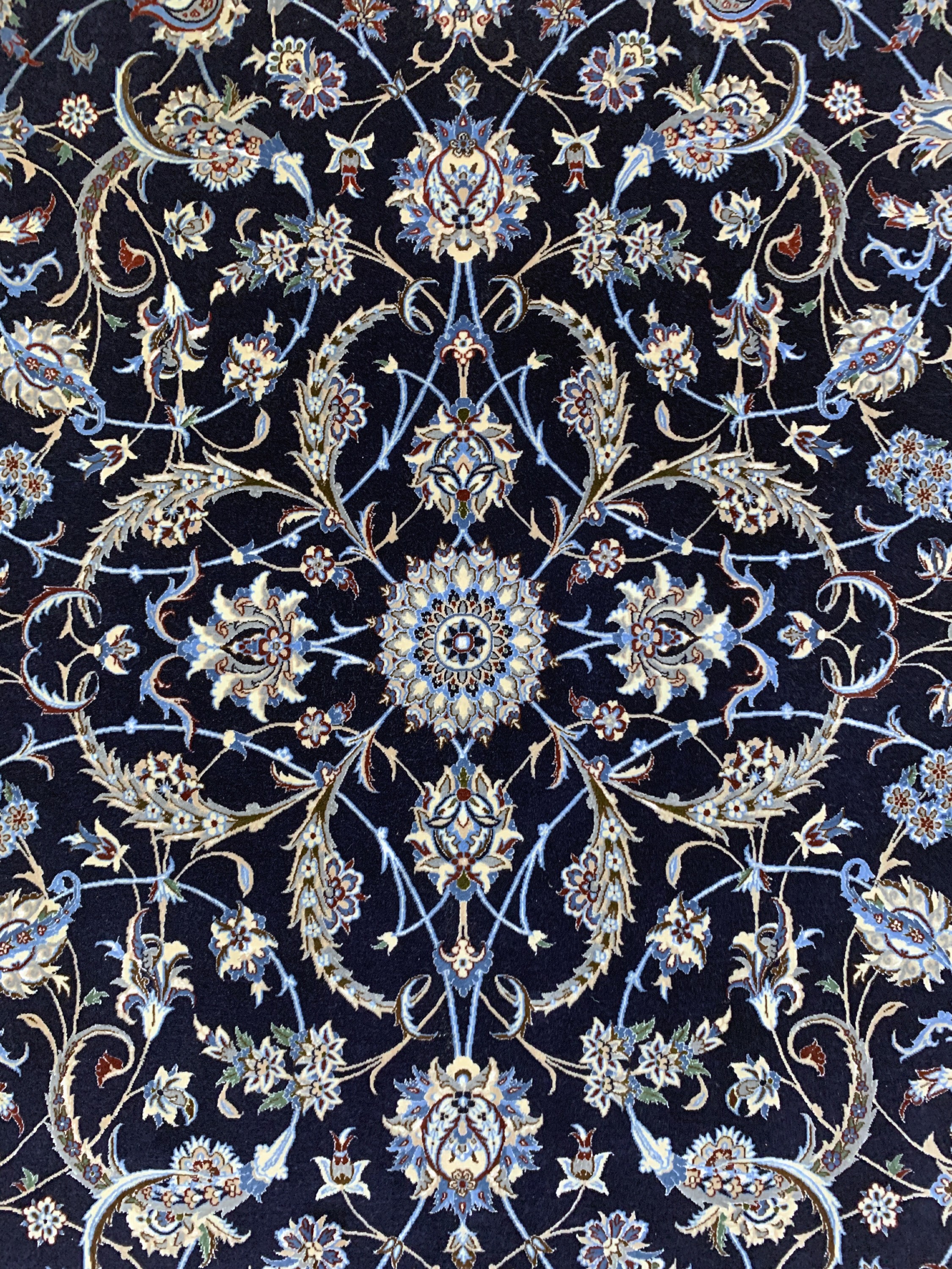 Detail e: Nain fein(6 La), Persien, Ende 20.Jhd, Korkwolle mit Seide, ca. 255 x 197 cm, ca. 1,0Mio. Kn/qm, minimale Mottenfraß am Rand, EHZ: 2