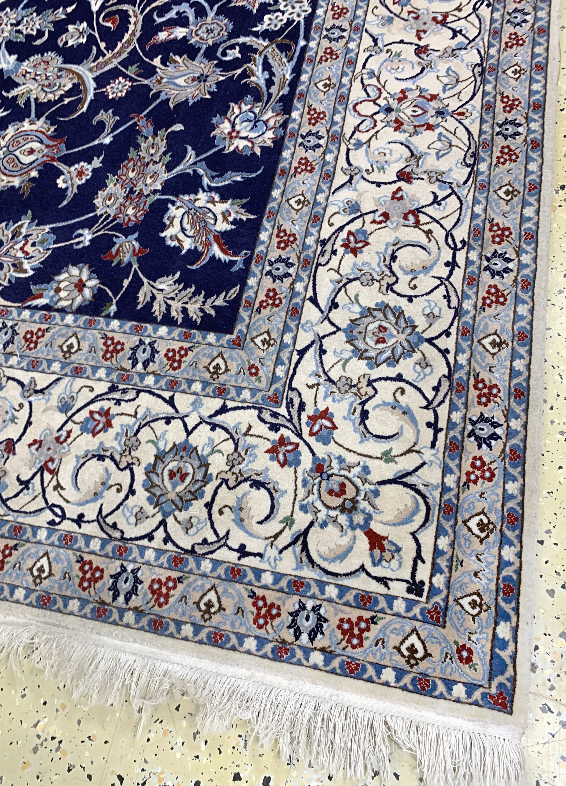 Detail g: Nain fein(6 La), Persien, Ende 20.Jhd, Korkwolle mit Seide, ca. 255 x 197 cm, ca. 1,0Mio. Kn/qm, minimale Mottenfraß am Rand, EHZ: 2