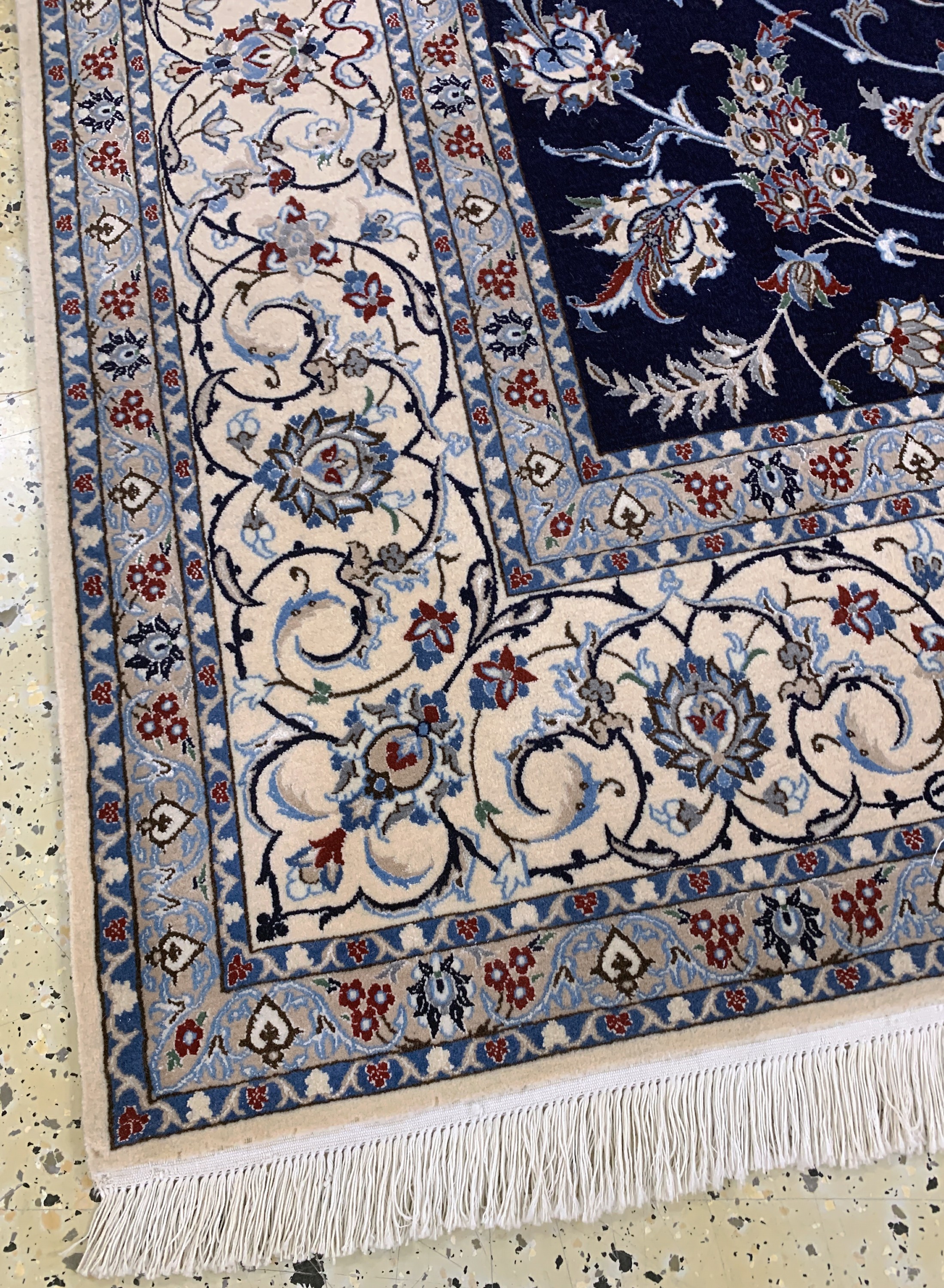 Detail h: Nain fein(6 La), Persien, Ende 20.Jhd, Korkwolle mit Seide, ca. 255 x 197 cm, ca. 1,0Mio. Kn/qm, minimale Mottenfraß am Rand, EHZ: 2