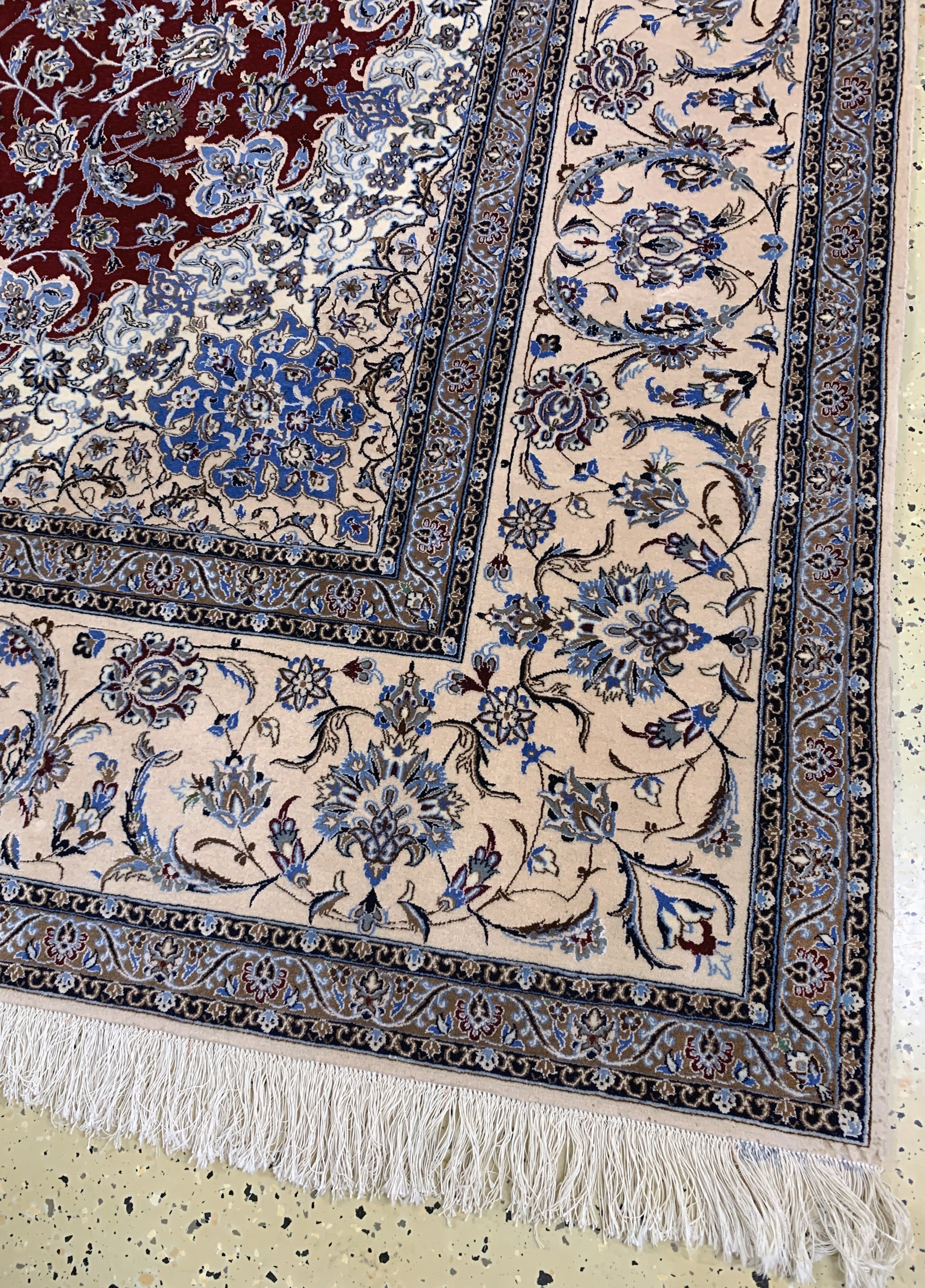 Detail a: Nain fein(6 La), Persien, Ende 20.Jhd, Korkwolle mit Seide, ca. 345 x 250 cm, ca. 1,0Mio. Kn/qm, minimaler Mottenfraß am Rand, EHZ:2