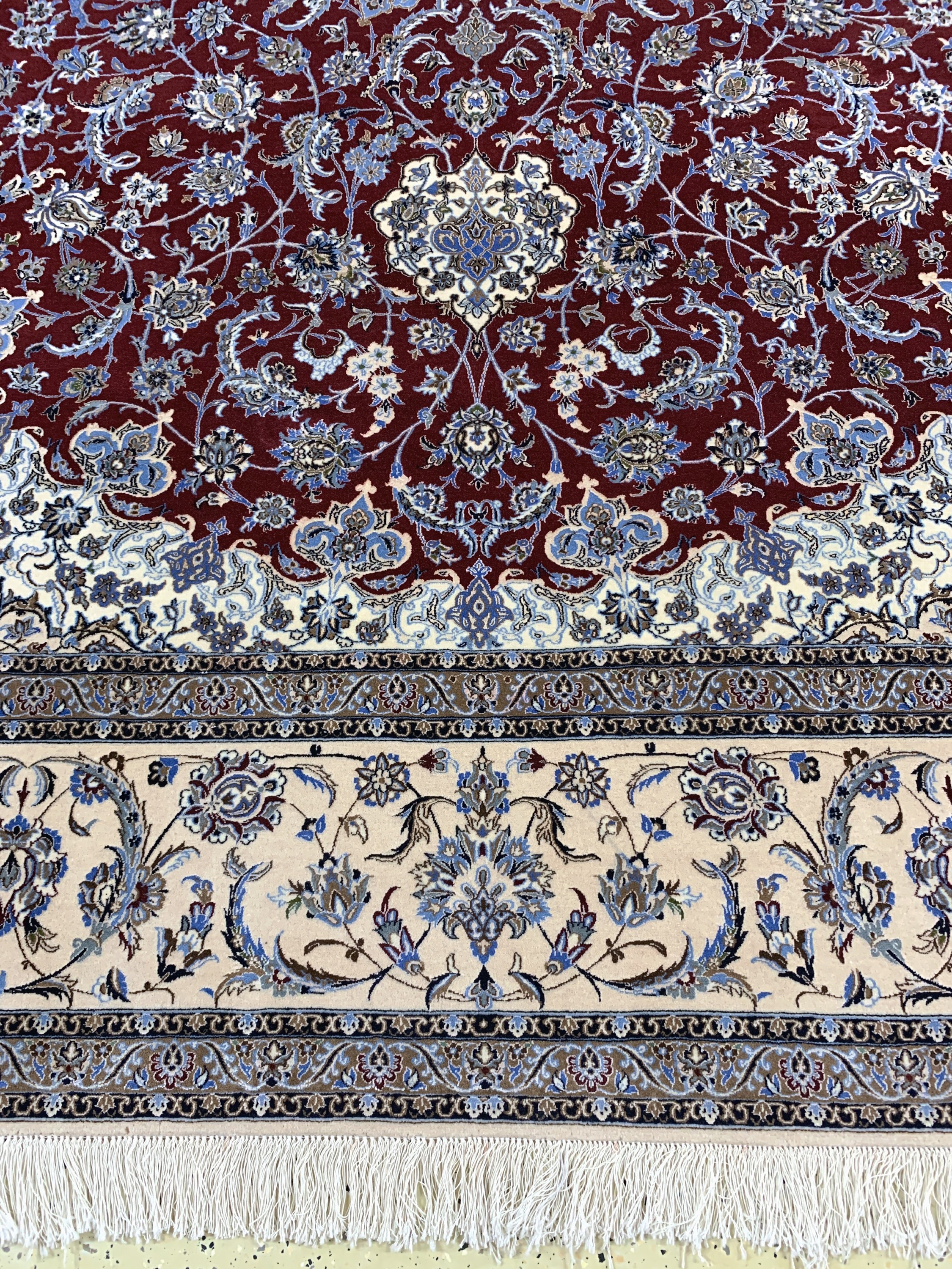Detail b: Nain fein(6 La), Persien, Ende 20.Jhd, Korkwolle mit Seide, ca. 345 x 250 cm, ca. 1,0Mio. Kn/qm, minimaler Mottenfraß am Rand, EHZ:2