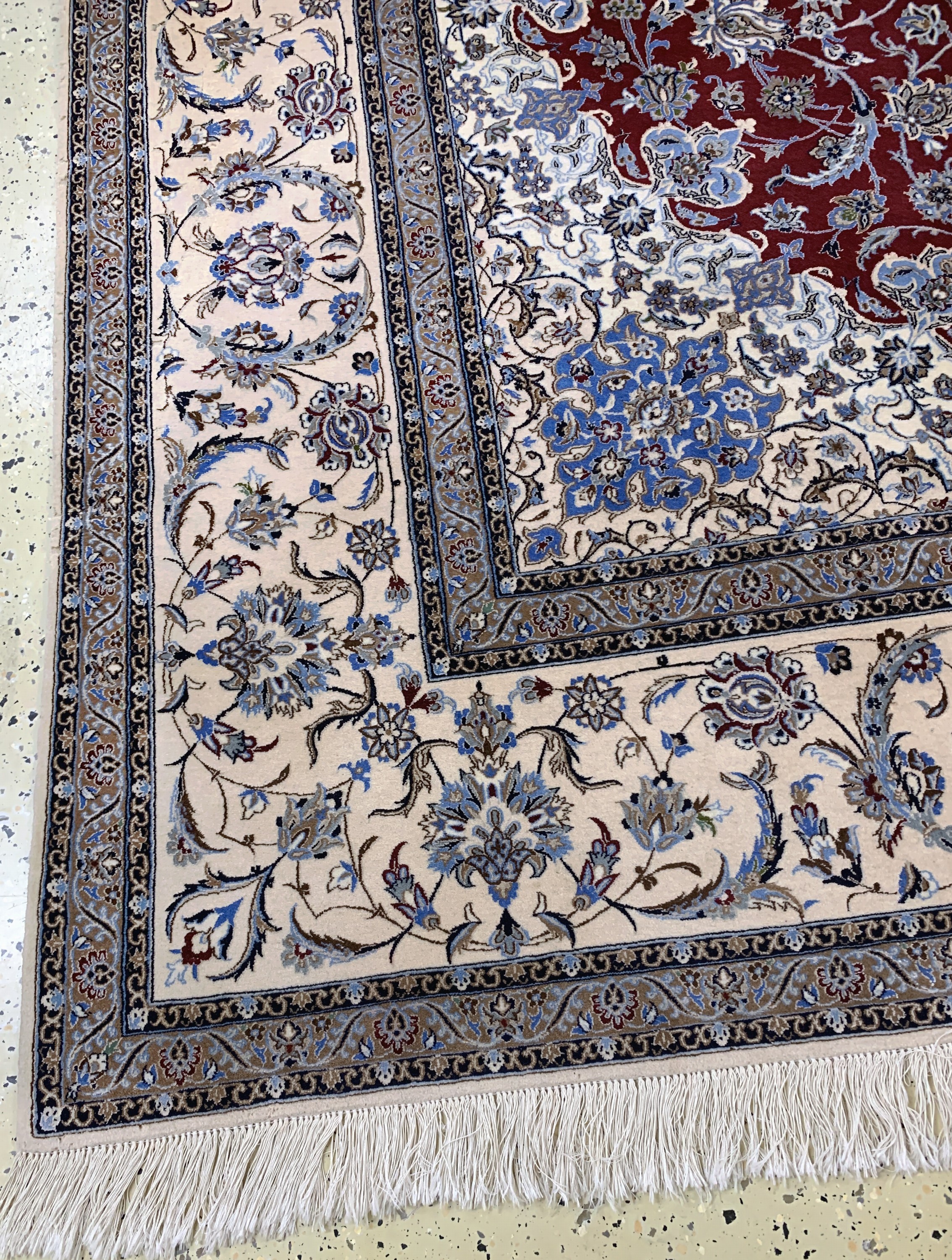 Detail c: Nain fein(6 La), Persien, Ende 20.Jhd, Korkwolle mit Seide, ca. 345 x 250 cm, ca. 1,0Mio. Kn/qm, minimaler Mottenfraß am Rand, EHZ:2