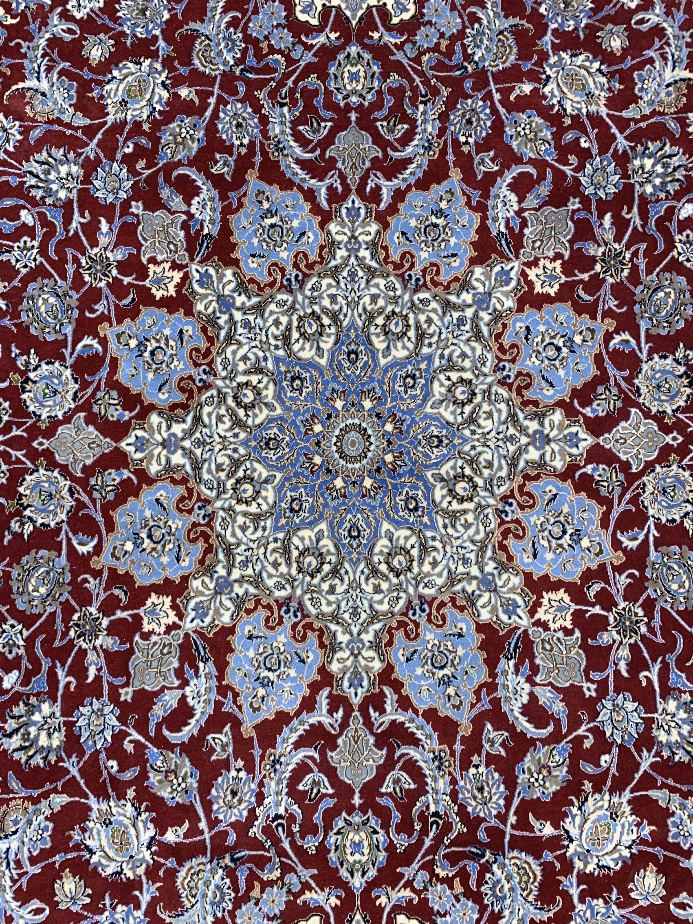 Detail e: Nain fein(6 La), Persien, Ende 20.Jhd, Korkwolle mit Seide, ca. 345 x 250 cm, ca. 1,0Mio. Kn/qm, minimaler Mottenfraß am Rand, EHZ:2