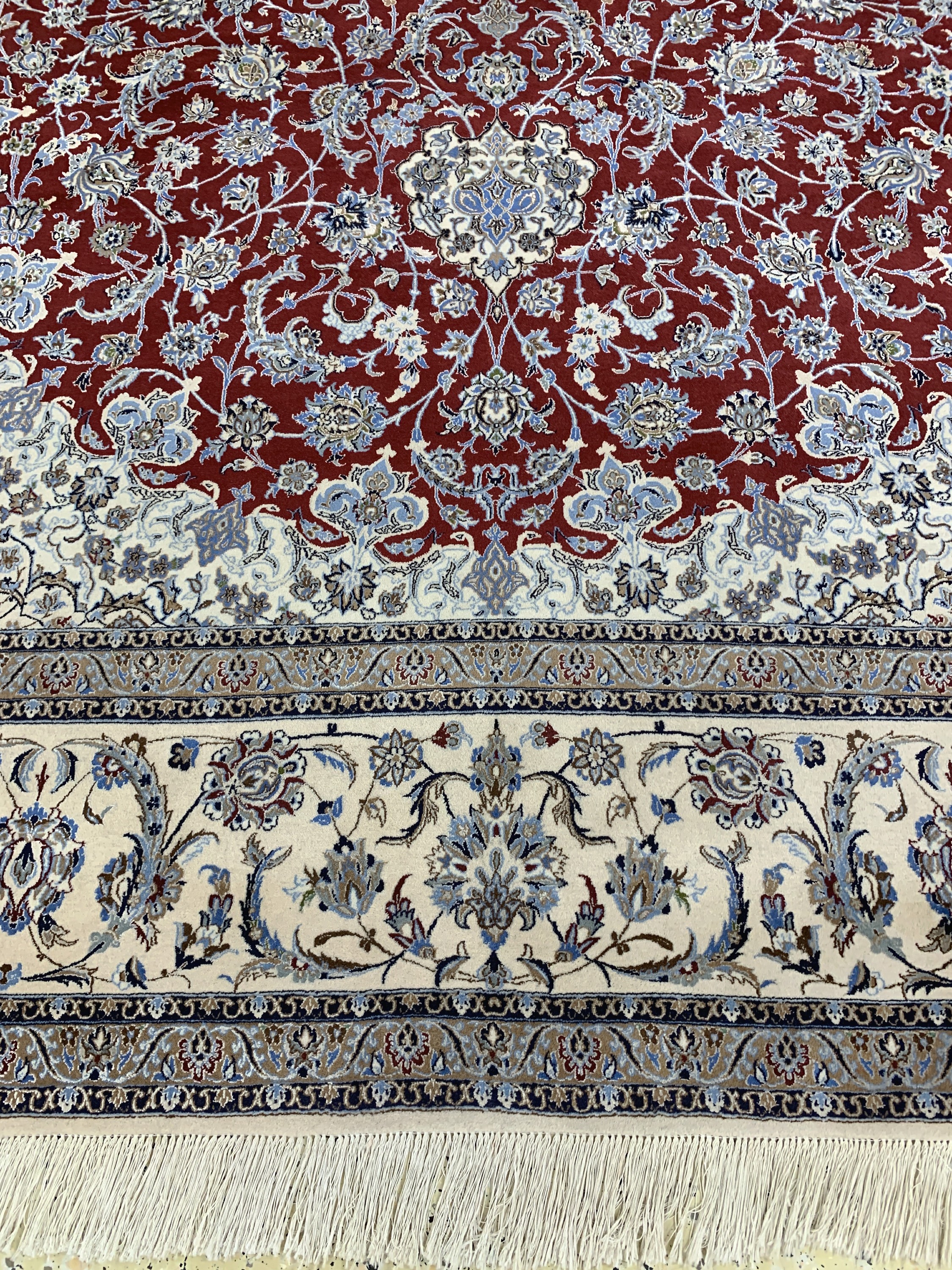 Detail h: Nain fein(6 La), Persien, Ende 20.Jhd, Korkwolle mit Seide, ca. 345 x 250 cm, ca. 1,0Mio. Kn/qm, minimaler Mottenfraß am Rand, EHZ:2