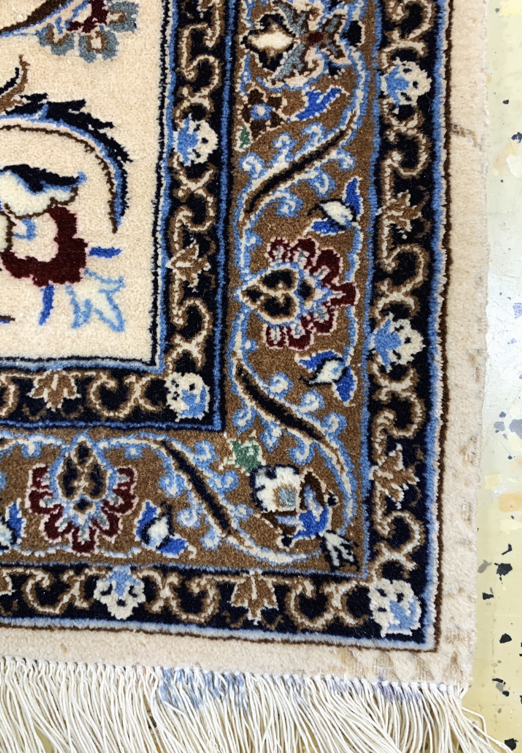 Detail j: Nain fein(6 La), Persien, Ende 20.Jhd, Korkwolle mit Seide, ca. 345 x 250 cm, ca. 1,0Mio. Kn/qm, minimaler Mottenfraß am Rand, EHZ:2