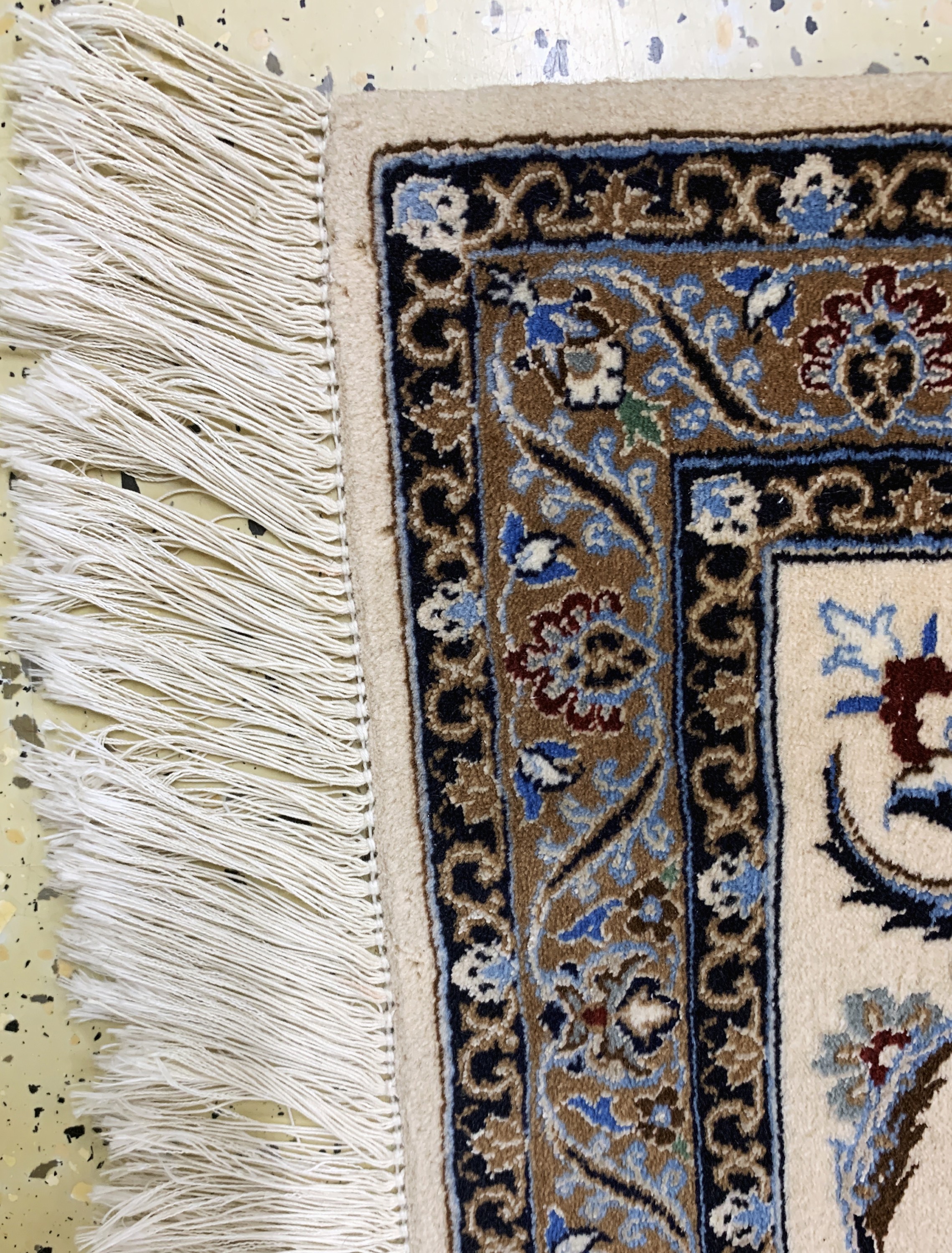 Detail k: Nain fein(6 La), Persien, Ende 20.Jhd, Korkwolle mit Seide, ca. 345 x 250 cm, ca. 1,0Mio. Kn/qm, minimaler Mottenfraß am Rand, EHZ:2
