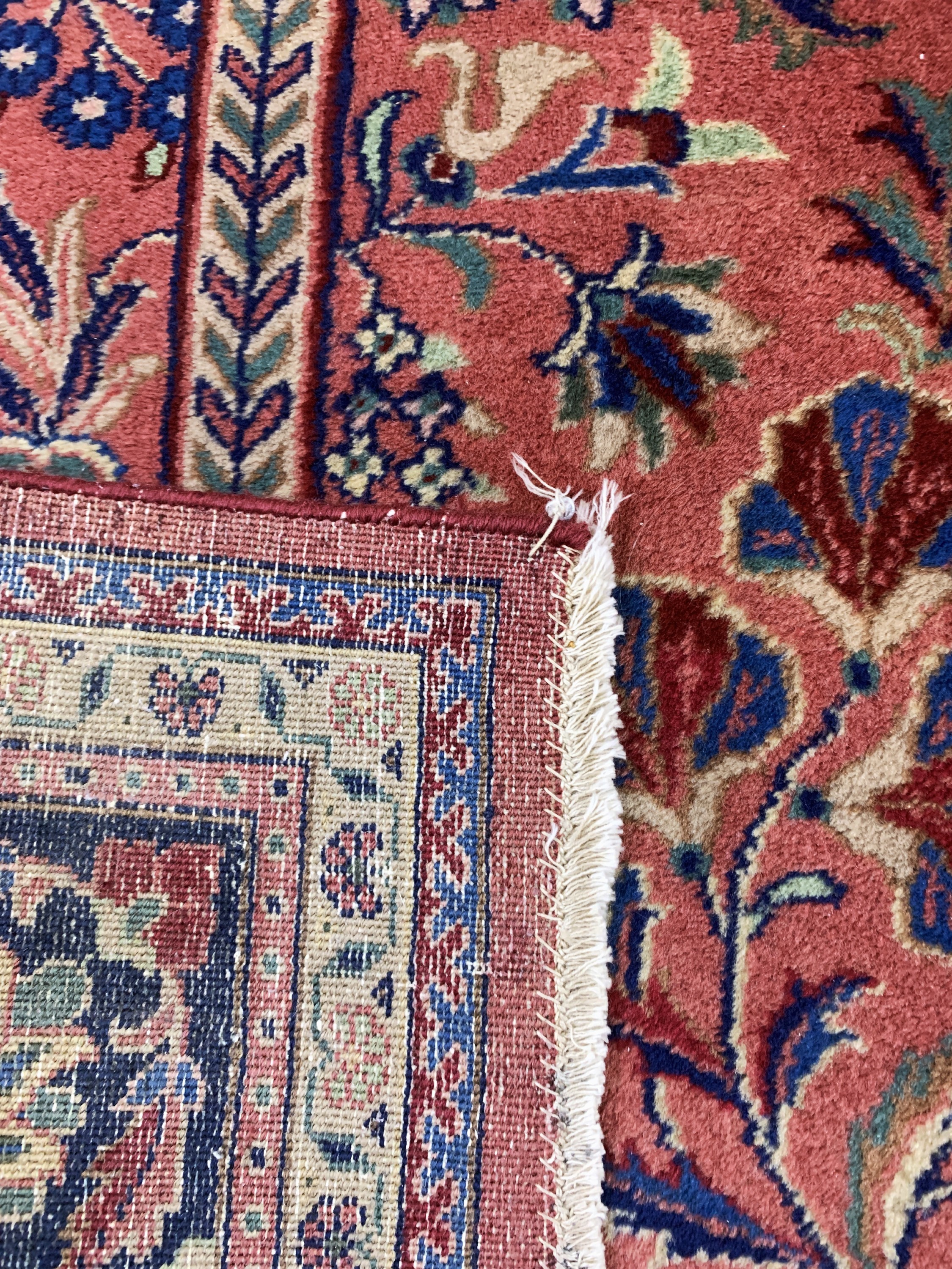 Detail e: Keschan fein, Indien, Ende 20.Jhd, Korkwolle auf Baumwolle, ca. 210 x 140 cm, Reinigungsbedürftig, EHZ: 2