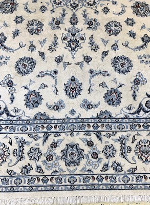 27012840b - Nain fein(9 La), Persien, Ende 20.Jhd, Korkwolle mit Seide, ca. 263 x 222 cm, ...