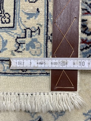 27012840h - Nain fein(9 La), Persien, Ende 20.Jhd, Korkwolle mit Seide, ca. 263 x 222 cm, ...