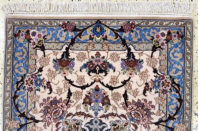 27012880a - Esfahan fein, Persien, Ende 20.Jhd, Korkwolle mit und auf Seide, ca. 122 x 84 cm, ca. ...