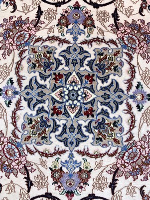 27012880b - Esfahan fein, Persien, Ende 20.Jhd, Korkwolle mit und auf Seide, ca. 122 x 84 cm, ca. ...