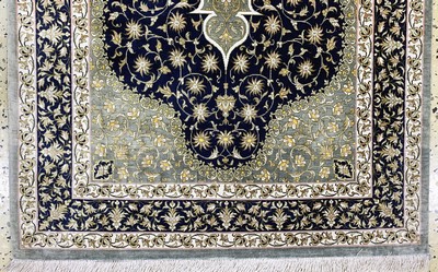 27012881c - Ghom Seide fein signiert, Persien, Ende 20.Jhd, reine Naturseide, ca. 120 x 77 cm, ...