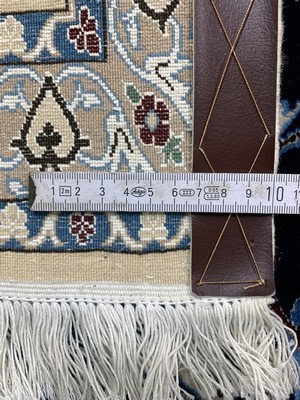 27012885j - Nain fein(6 La), Persien, Ende 20.Jhd, Korkwolle mit Seide, ca. 255 x 197 cm, ca. ...