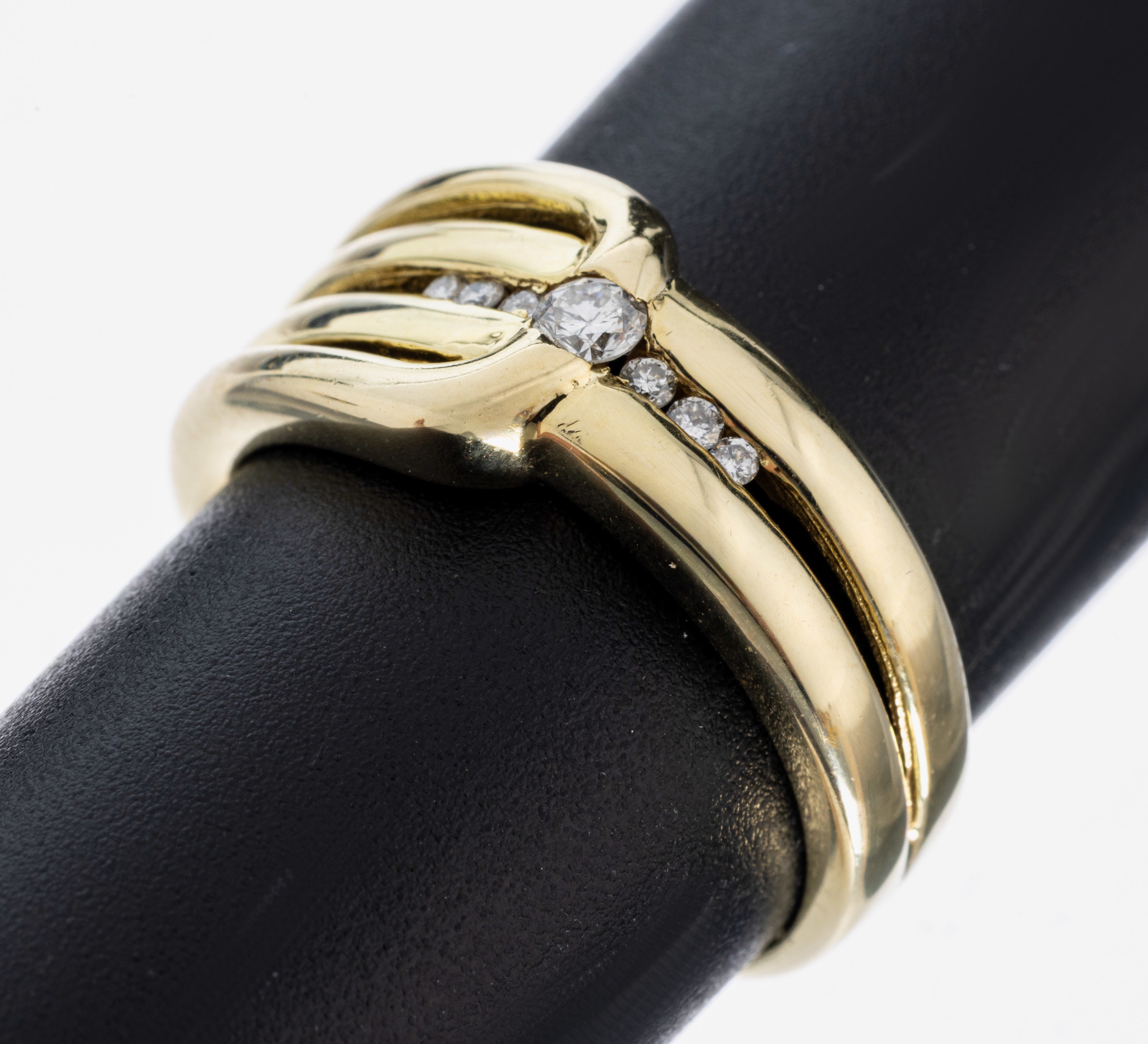 Image 27012952 - 14 kt Gold Brillant-Ring, GG 585/000, 7 Brillanten zus. ca. 0.15 ct (grav.) Weiß/si, ...