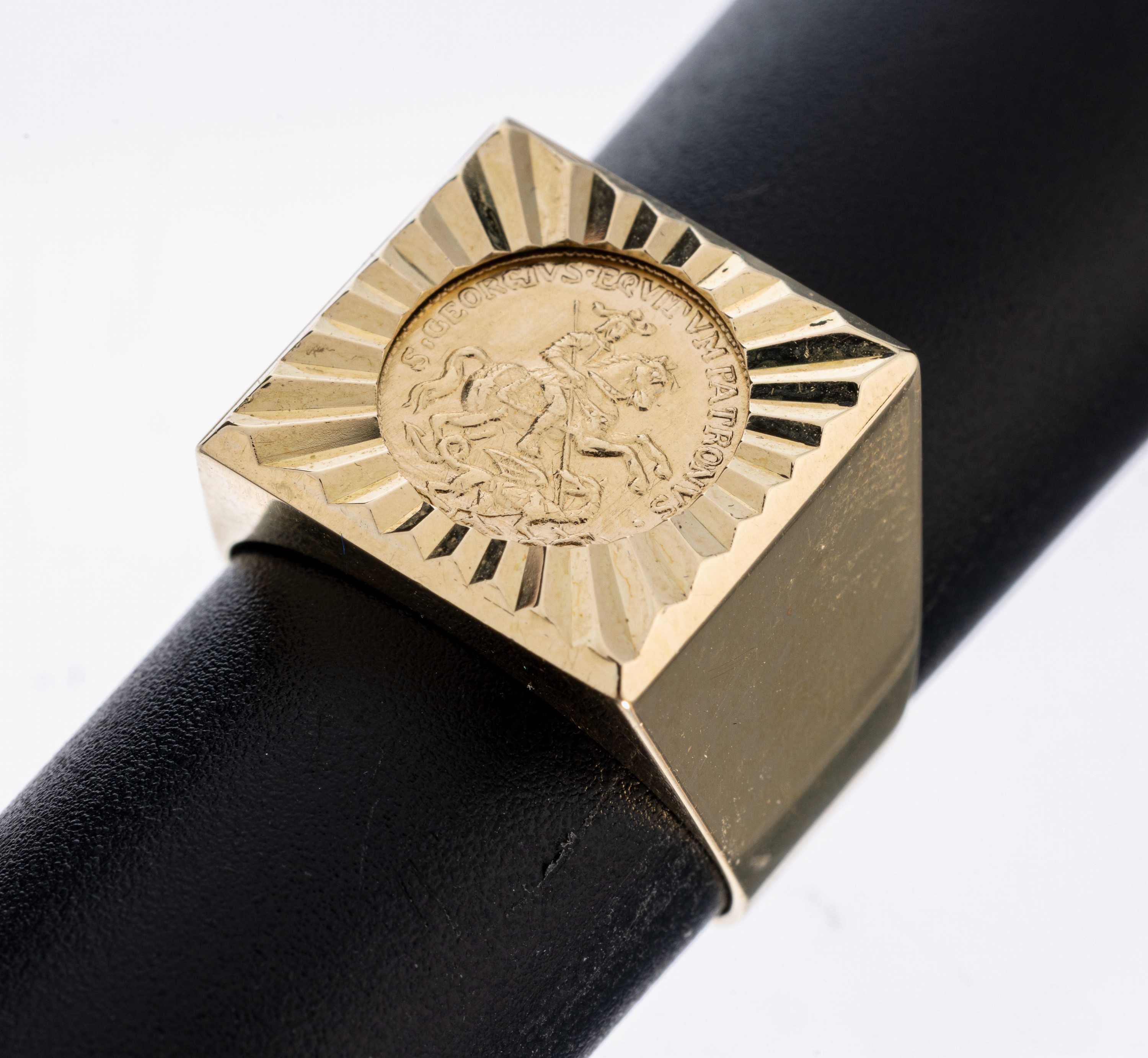 Image 27012968 - 14 kt Gold Medaillen-Ring, GG 585/000, quadratischer Ringkopf, gerillt, lose ...