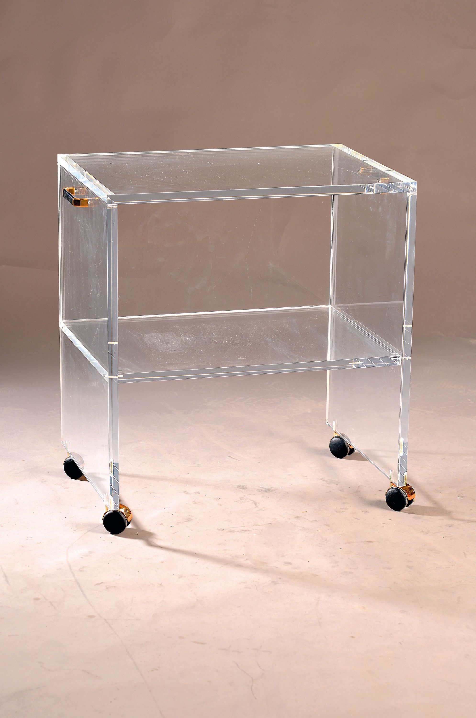 Image 27012974 - Servierwagen/Beistelltisch, 20.Jh., aus Acryl, untere Ablagefläche, auf Rollen, mit ...