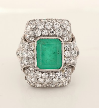 27012948a - Platin Smaragd-Diamant-Ring, 1950er-60er Jahre, Pt gepr., mittig Smaragd im ...