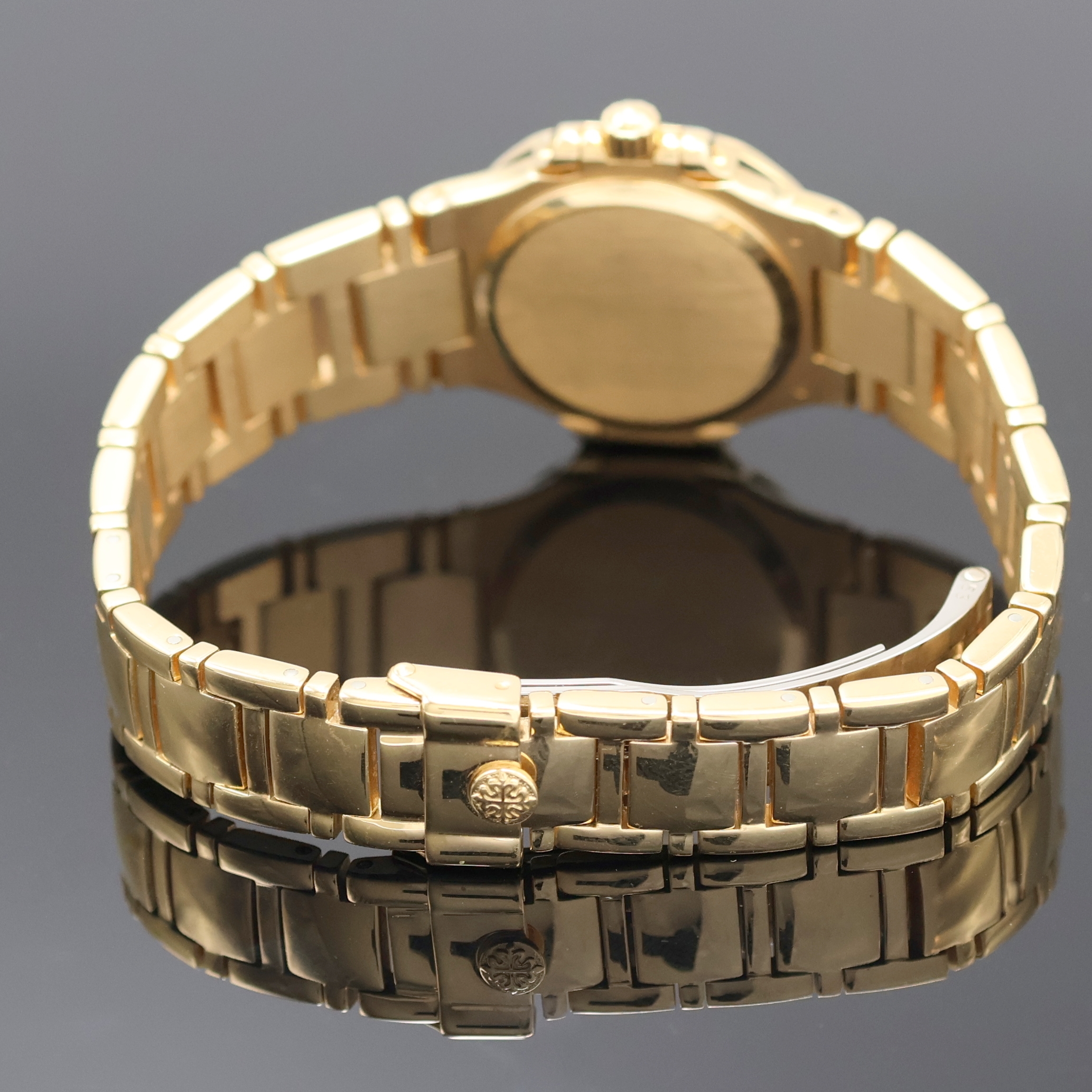 Detail c: PATEK PHILIPPE Nautilus feine Damenarmbanduhr in GG 750/000 Referenz 4700/51, Schweiz um 1990, quarz, seitl. über Lünette 4-fach verschr., ...