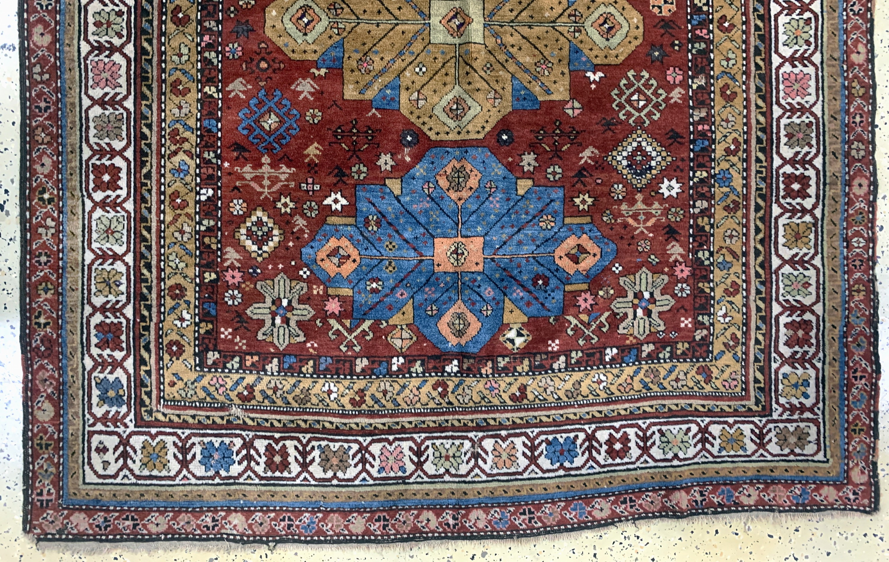 Detail c: Shirwan alt, Kaukasus, um 1900, Wolle auf Wolle, ca. 205 x 140 cm, EHZ: 3, kleine Löcher
