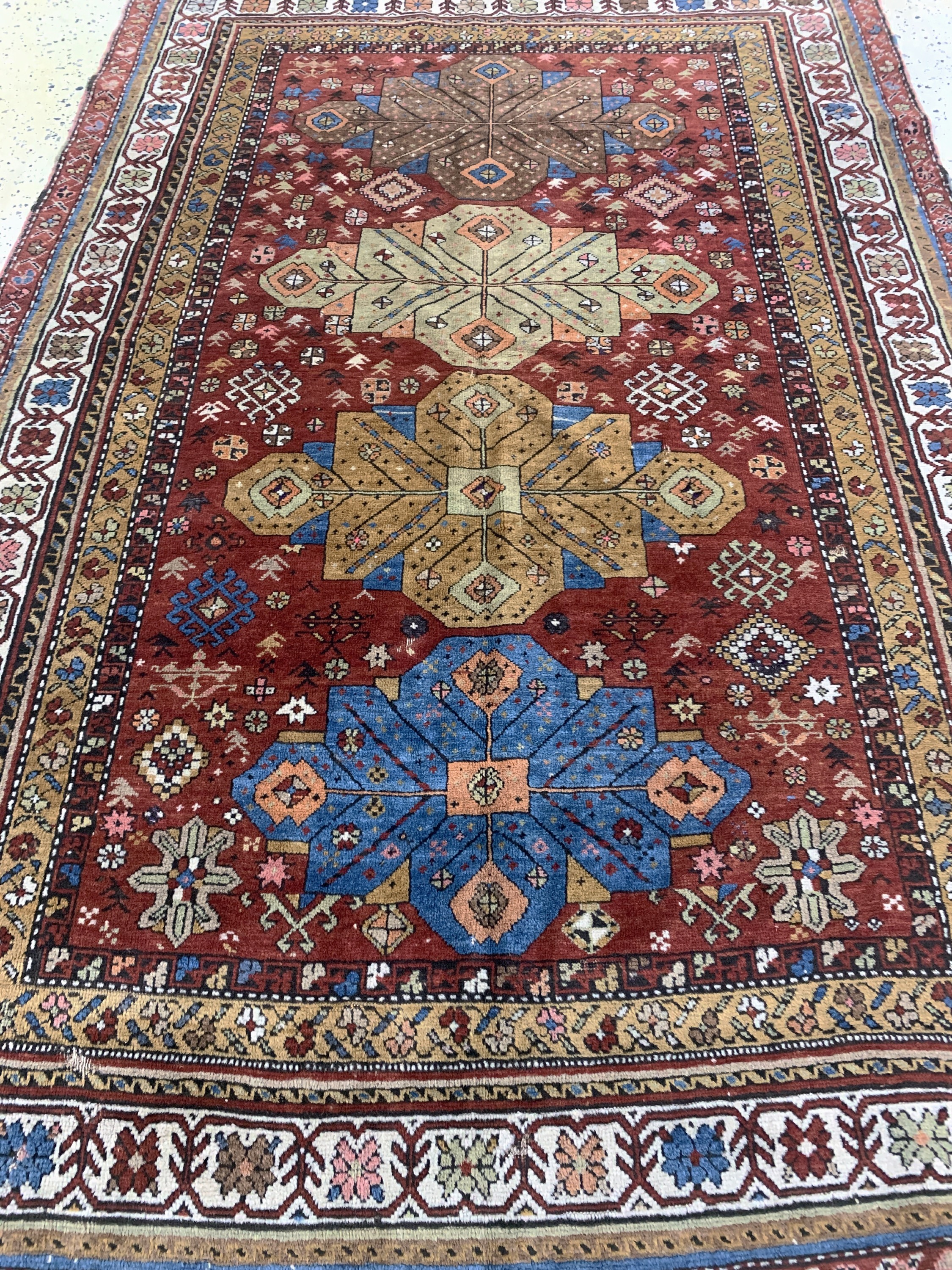 Detail d: Shirwan alt, Kaukasus, um 1900, Wolle auf Wolle, ca. 205 x 140 cm, EHZ: 3, kleine Löcher