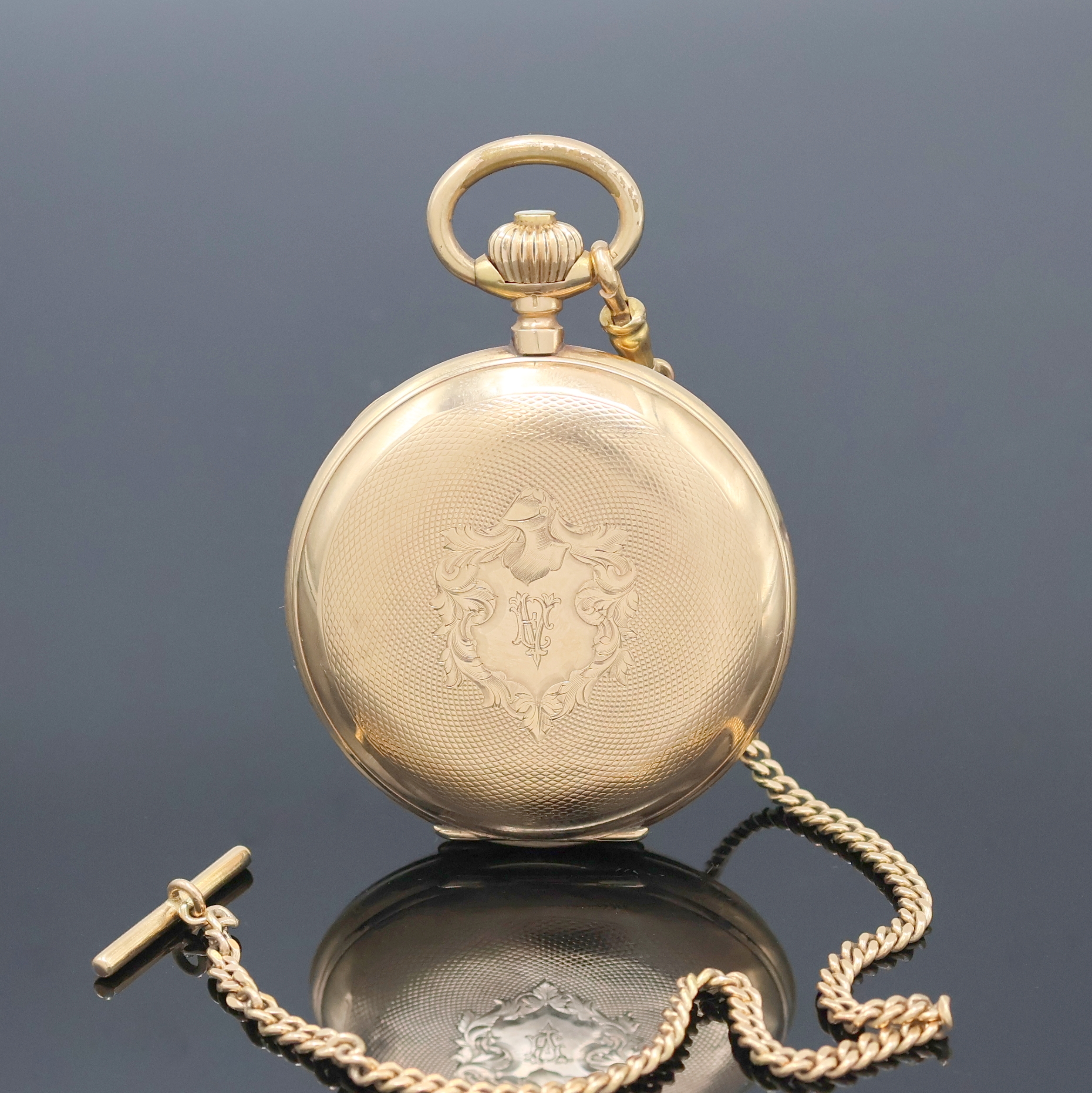 Detail a: SYSTEME GLASHÜTTE Herrensavonette in RoseG 585/000 an RoseG 585/000 Kette, Schweiz um 1910, guill. Geh. dell., verg. Metallcuvette, Sprungdeckel m. ...
