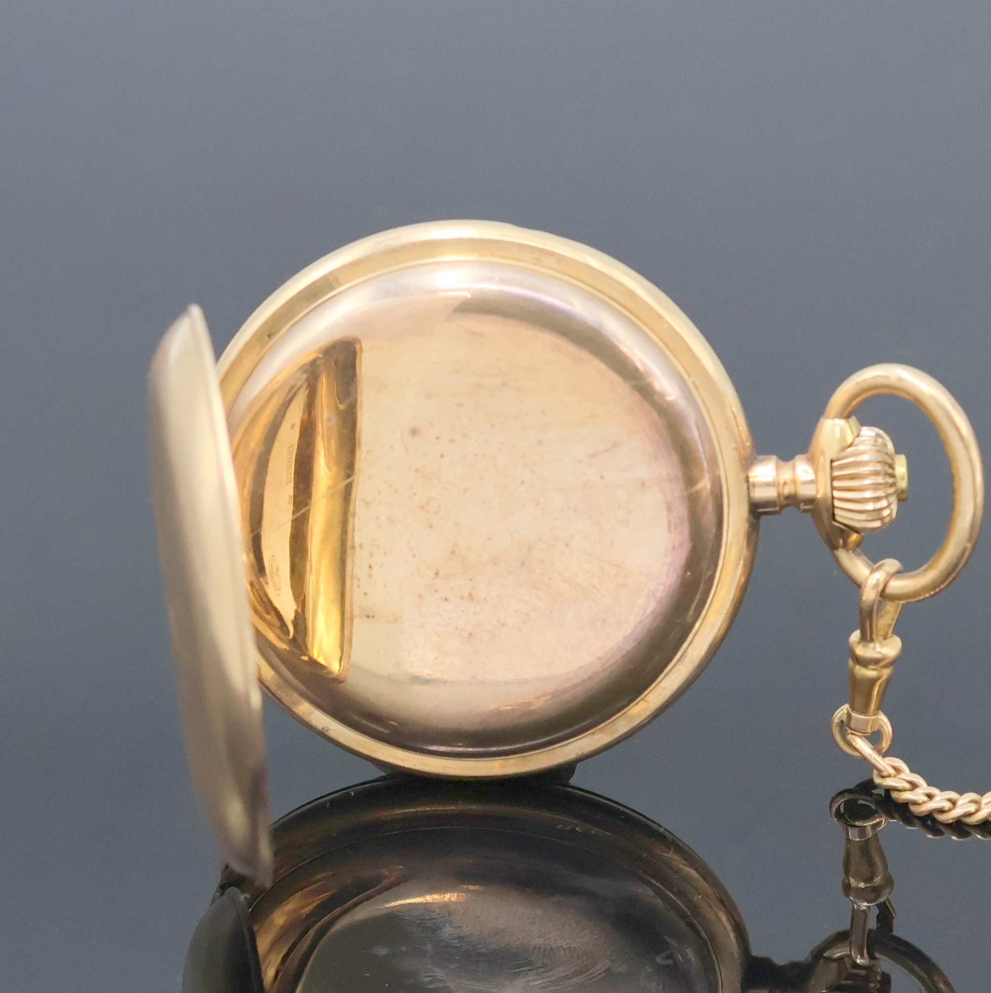 Detail c: SYSTEME GLASHÜTTE Herrensavonette in RoseG 585/000 an RoseG 585/000 Kette, Schweiz um 1910, guill. Geh. dell., verg. Metallcuvette, Sprungdeckel m. ...