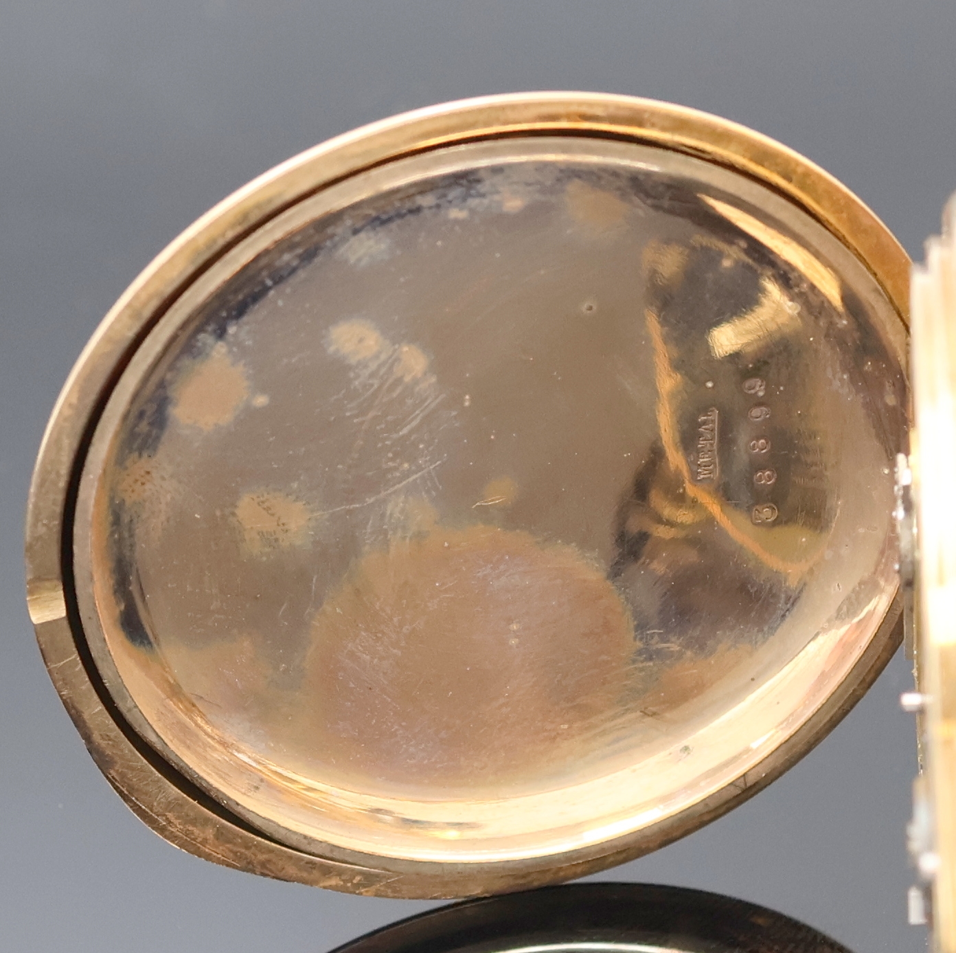 Detail f: SYSTEME GLASHÜTTE Herrensavonette in RoseG 585/000 an RoseG 585/000 Kette, Schweiz um 1910, guill. Geh. dell., verg. Metallcuvette, Sprungdeckel m. ...
