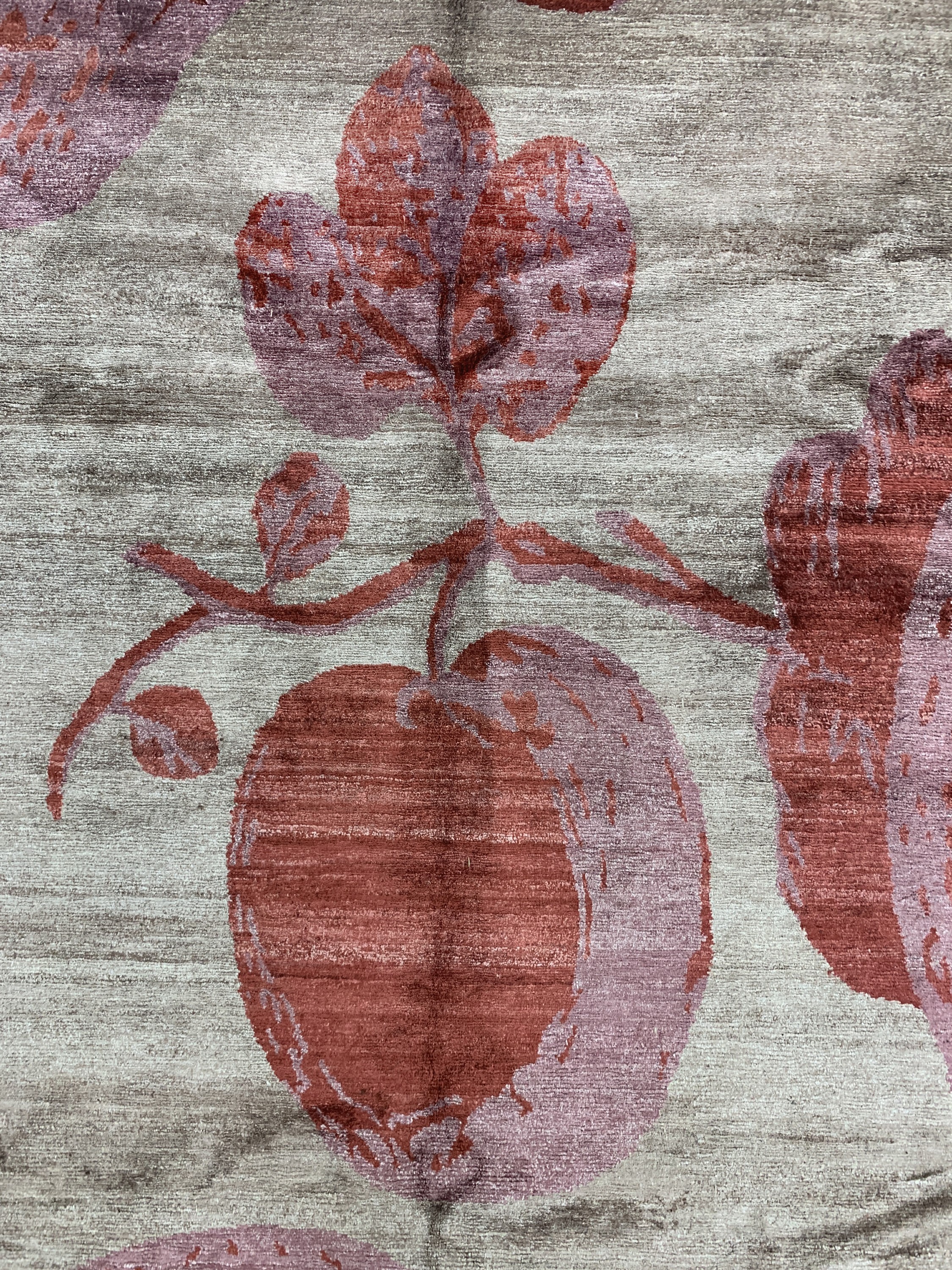 Detail d: Designerteppich sign., Nepal, 21.Jhd, Seideauf Baumwolle, ca. 355 x 400 cm, EHZ: 1-2. Auftragsarbeit bei Friendly Hunting.