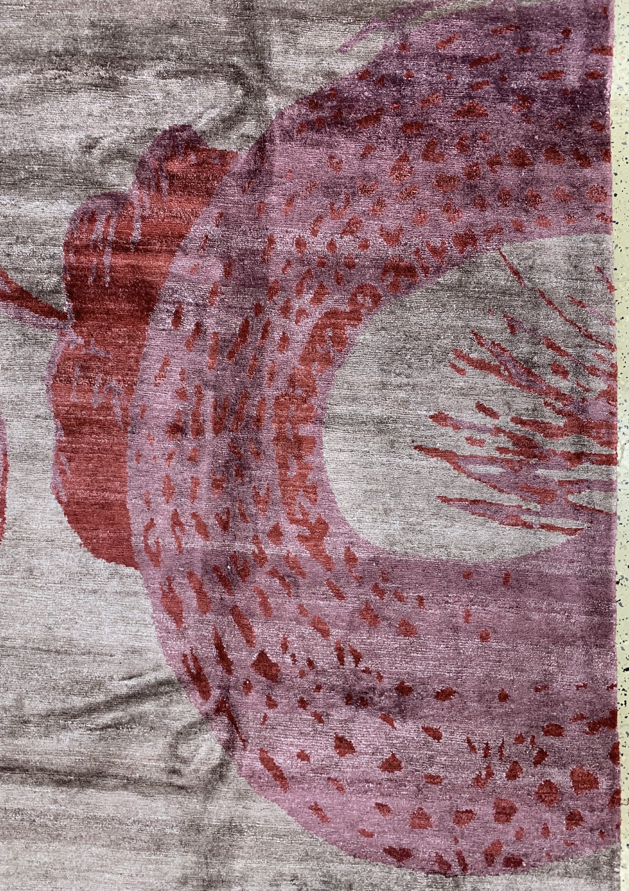 Detail e: Designerteppich sign., Nepal, 21.Jhd, Seideauf Baumwolle, ca. 355 x 400 cm, EHZ: 1-2. Auftragsarbeit bei Friendly Hunting.