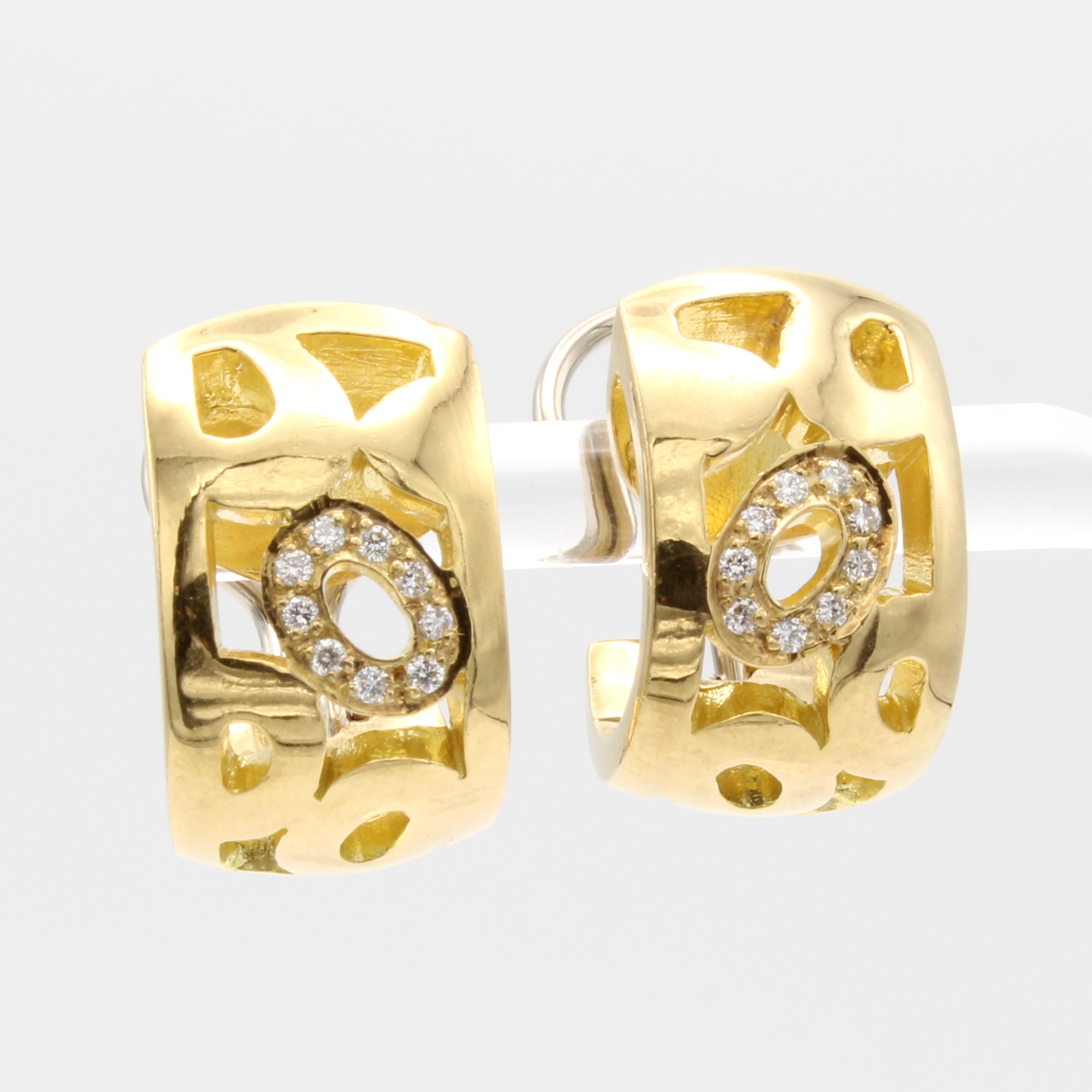 Image 27013989 - Paar Ohrboutons mit Brillanten, GG 750/000, breites, ornamentreiches Design, Brill. zus. ...