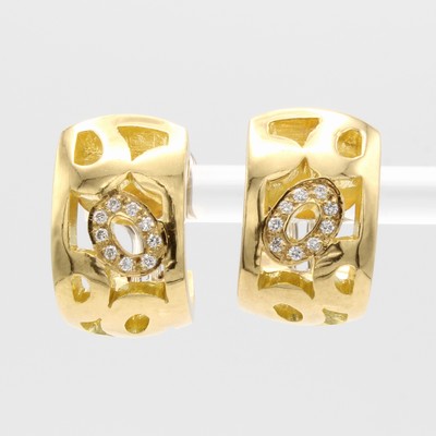 27013989a - Paar Ohrboutons mit Brillanten, GG 750/000, breites, ornamentreiches Design, Brill. zus. ...