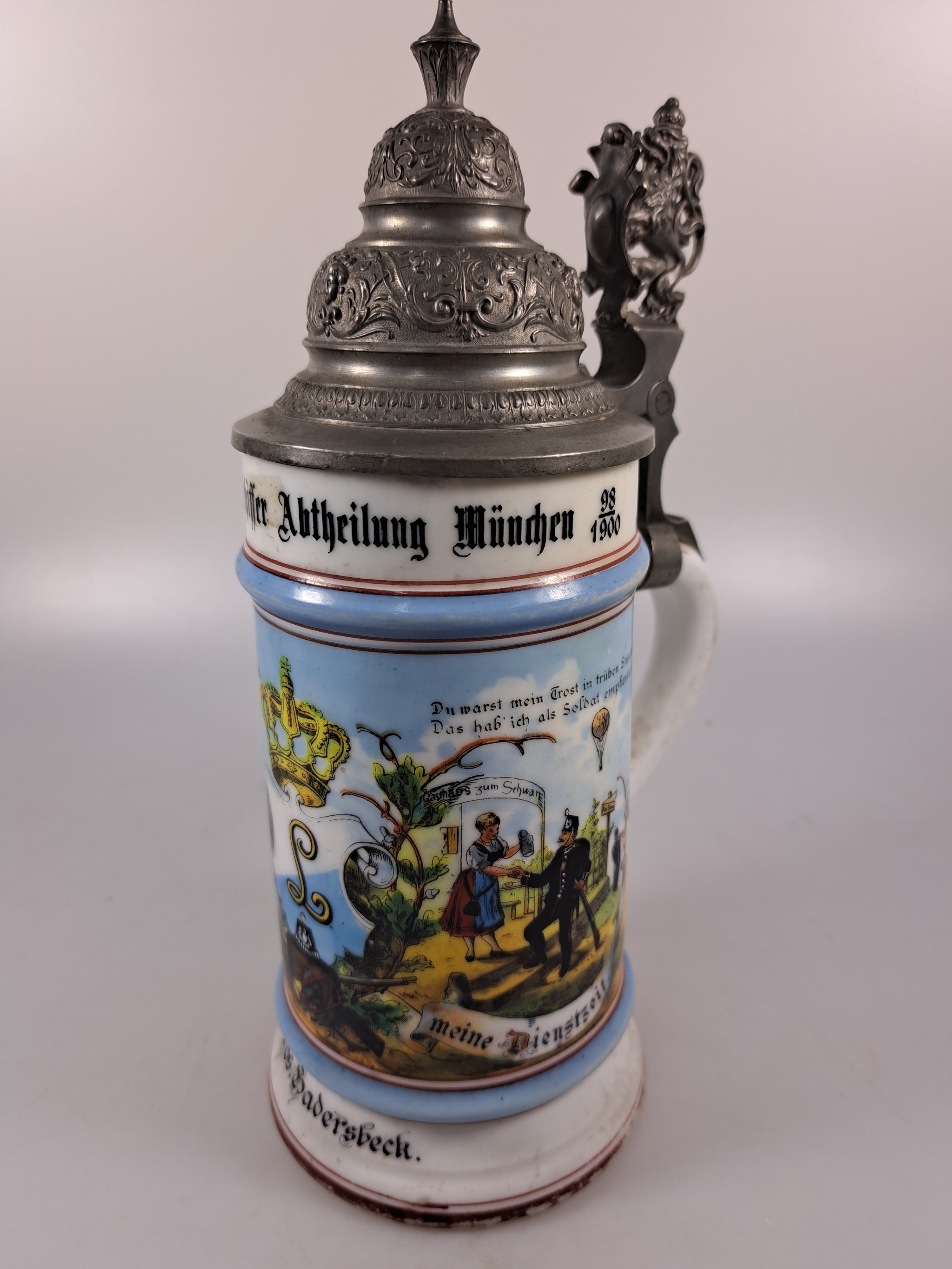 Detail d: Reservistenkrug, Kgl. Bayr. Luftschiffer -Abtheilung München, 1898-1900, Porzellan, umlaufend farbig bemalt, Zinnmontur, Lithophanie, Jos. ...