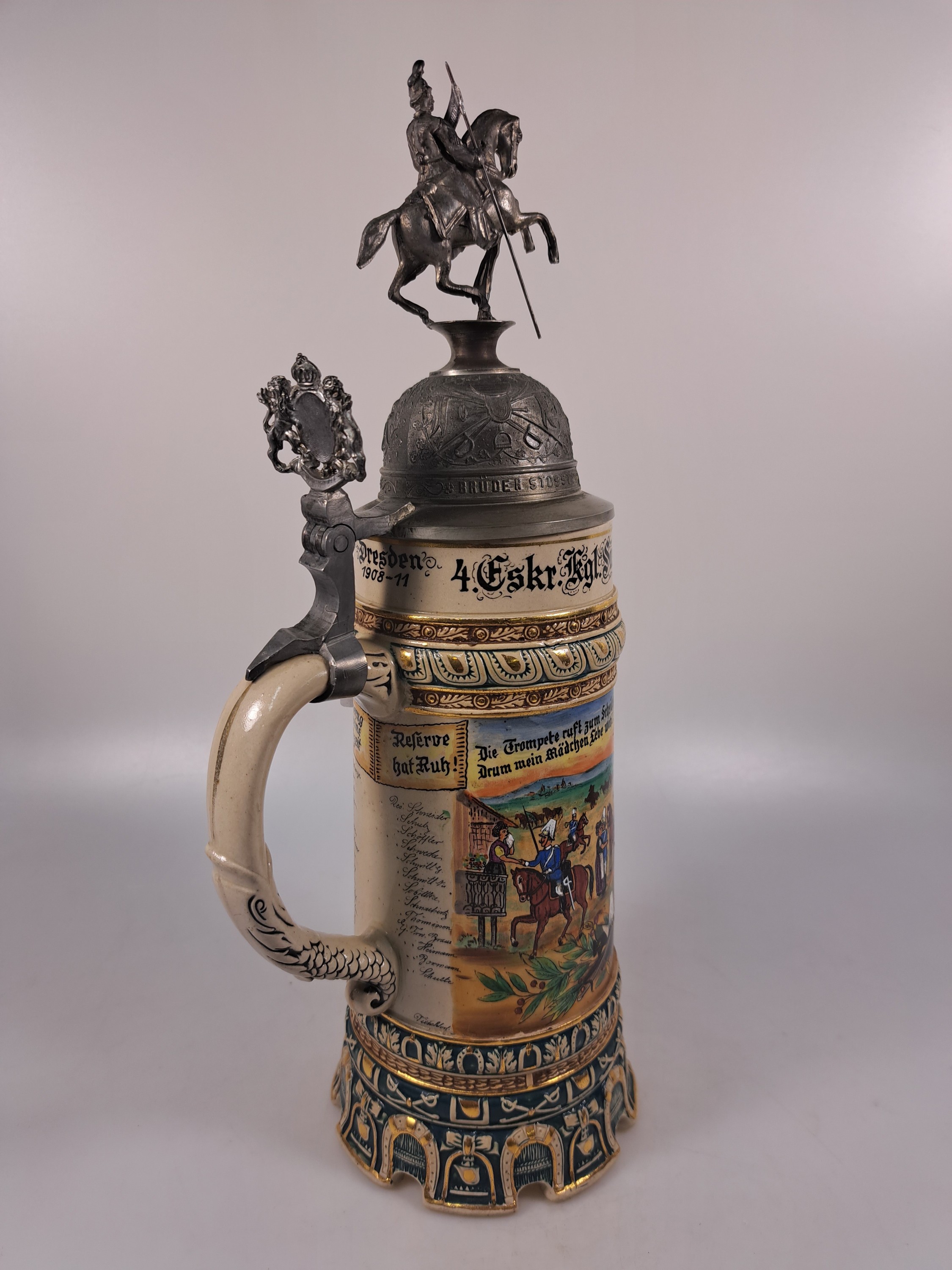 Detail c: Reservistenkrug, 4. Eskadron Kgl. Sächsisches Garde Reiter Regiment (1. Schweres Rgt.), Dresden, 1908-11, Steinzeug, Zinnmontur, Gardist Schöffler, ...
