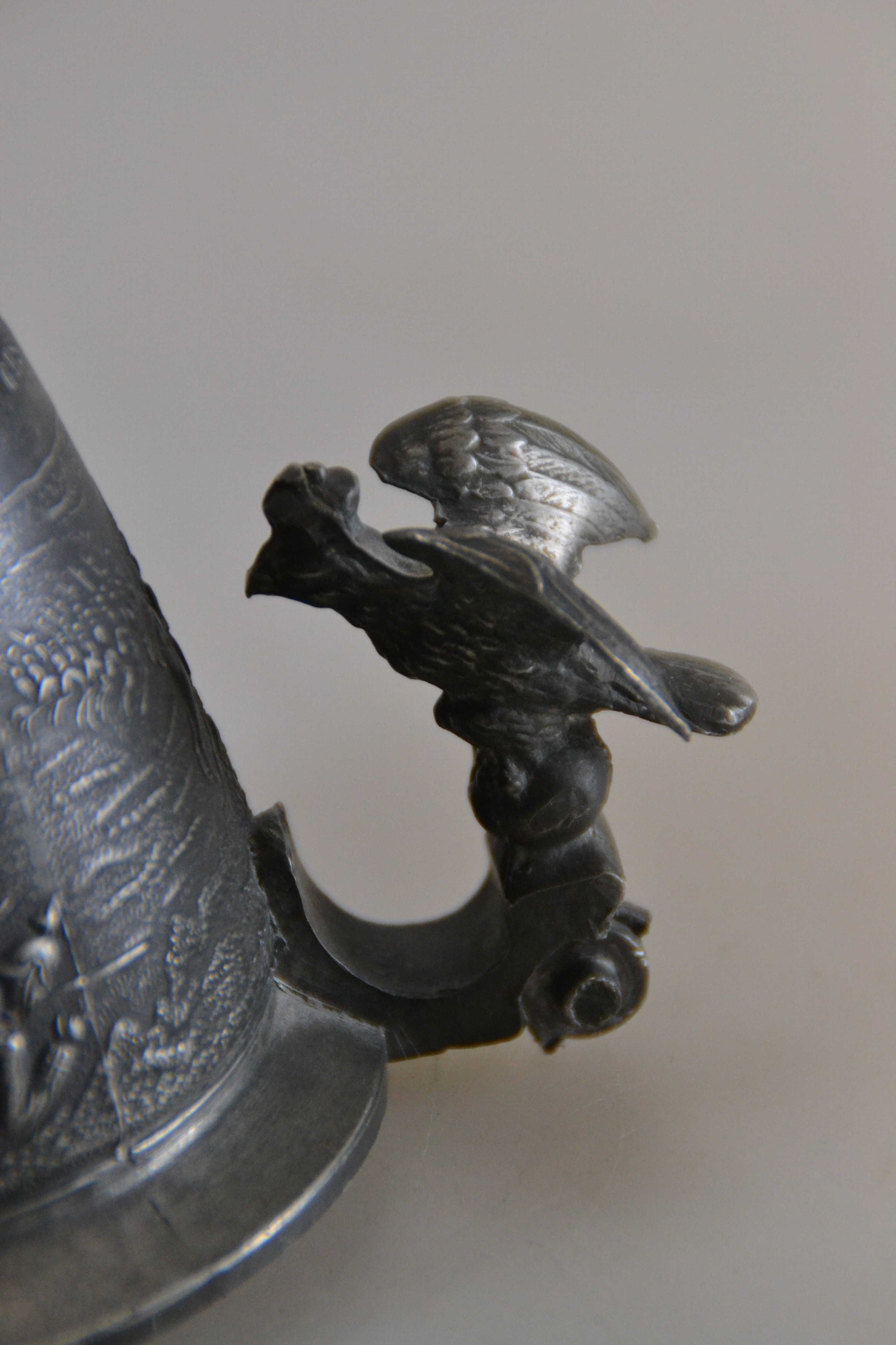Detail c: Reservisten- bzw. Andenkenkrug, III. Seebatallion Marine-Infanterie Ostasiatisches Marine-Detachement Tsingtau Kiautschou Peking Tientsin 1900/01, ...