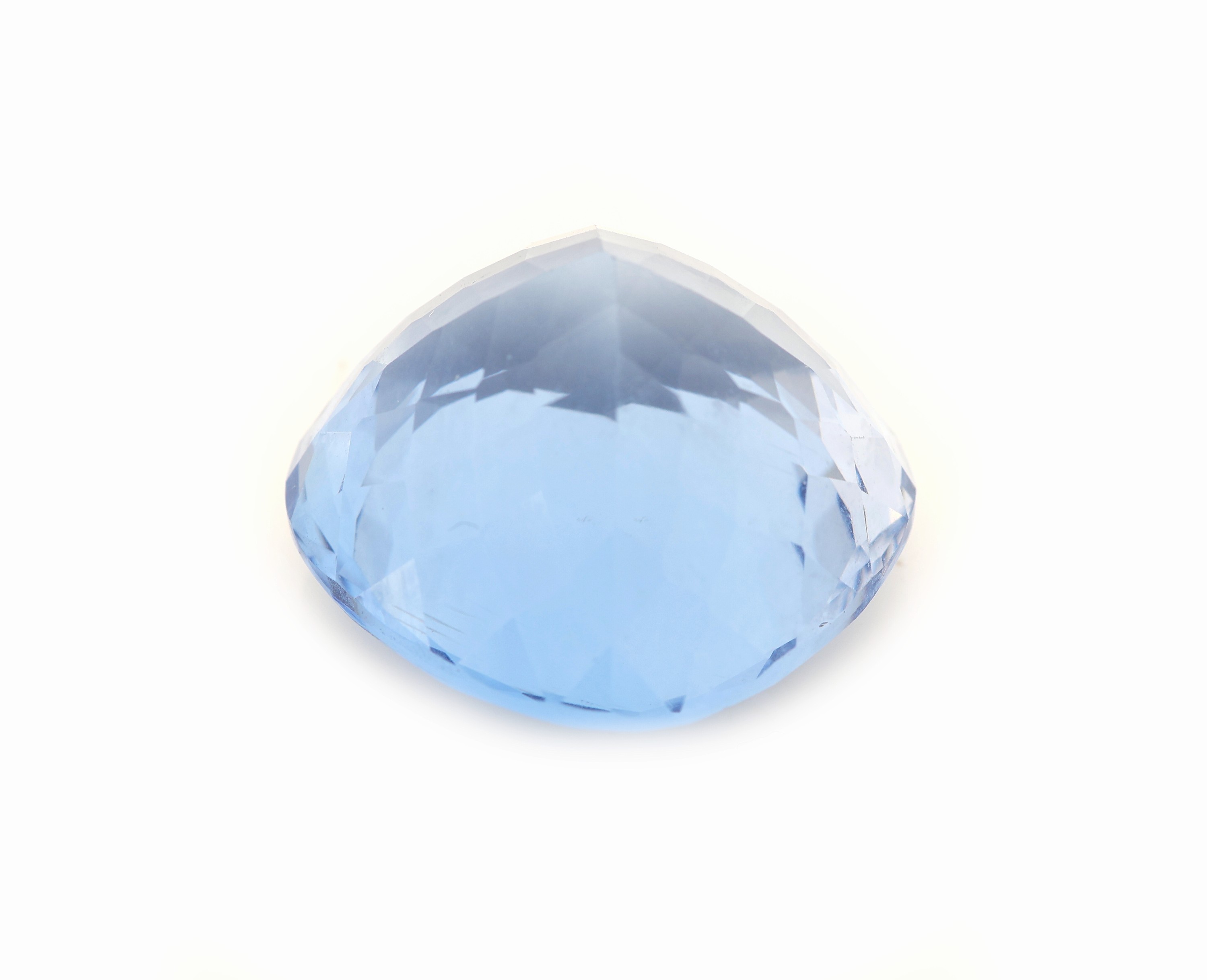 Detail a: Loser Aquamarin 38.74 ct, Cushion-Cut, lt. Expertise Santa Maria Blau, 21.18 x 20.63 x 14.38 mm, AIG-Expertise
