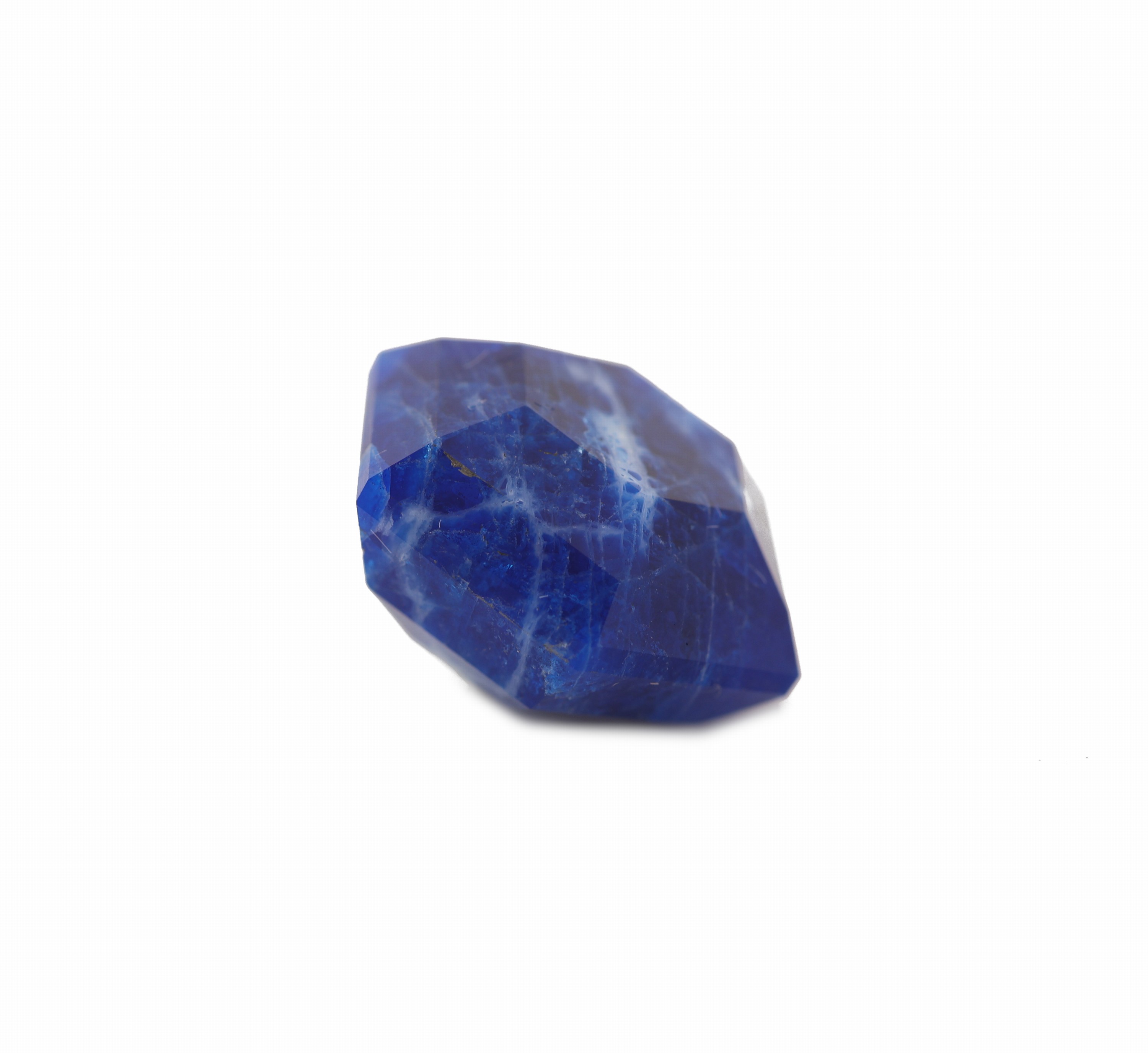 Detail a: Loser Hauyne ca. 10.4 ct, hexagonaler Fantasieschliff, ca. 15.7 x 15.7 x 9.7 mm