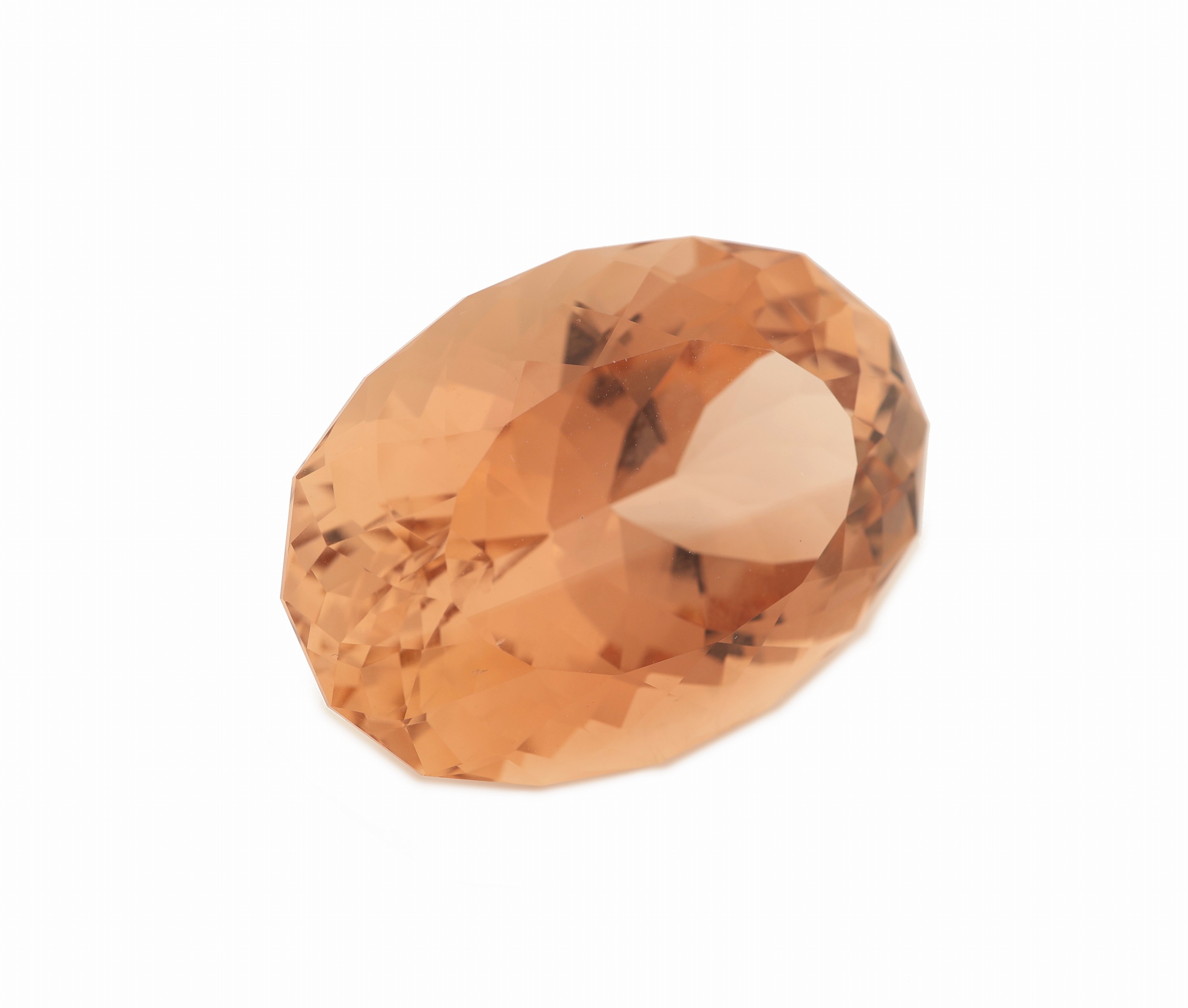 Detail a: Loser Imperial Topas ca. 116.6 ct, oval- facett., Light Reddish Orange, ca. 34.7 x 24.8x 18.4 mm
