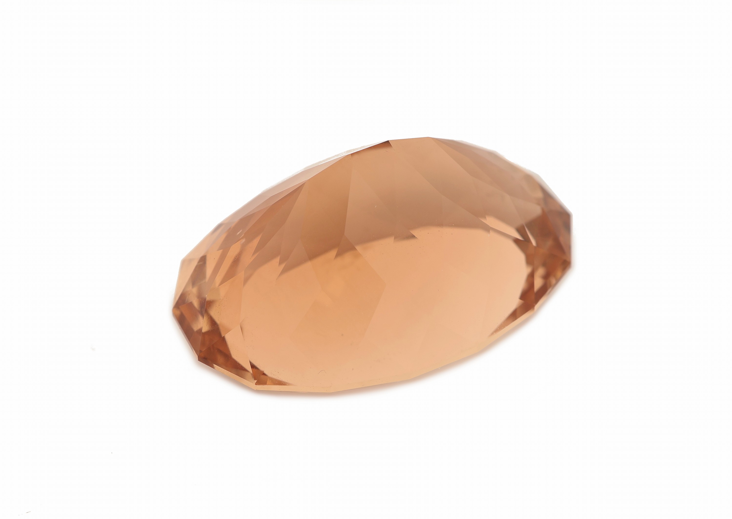 Detail b: Loser Imperial Topas ca. 116.6 ct, oval- facett., Light Reddish Orange, ca. 34.7 x 24.8x 18.4 mm