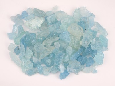 Image Lot lose Aquamarin-Rohsteine, zus. ca. 1037ct, in versch. Größen, Formen und ...